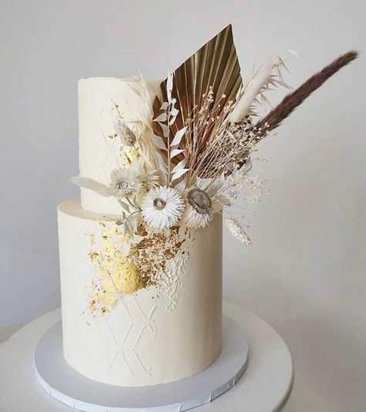 rustic boho wedding cake - boho wedding cake ideas