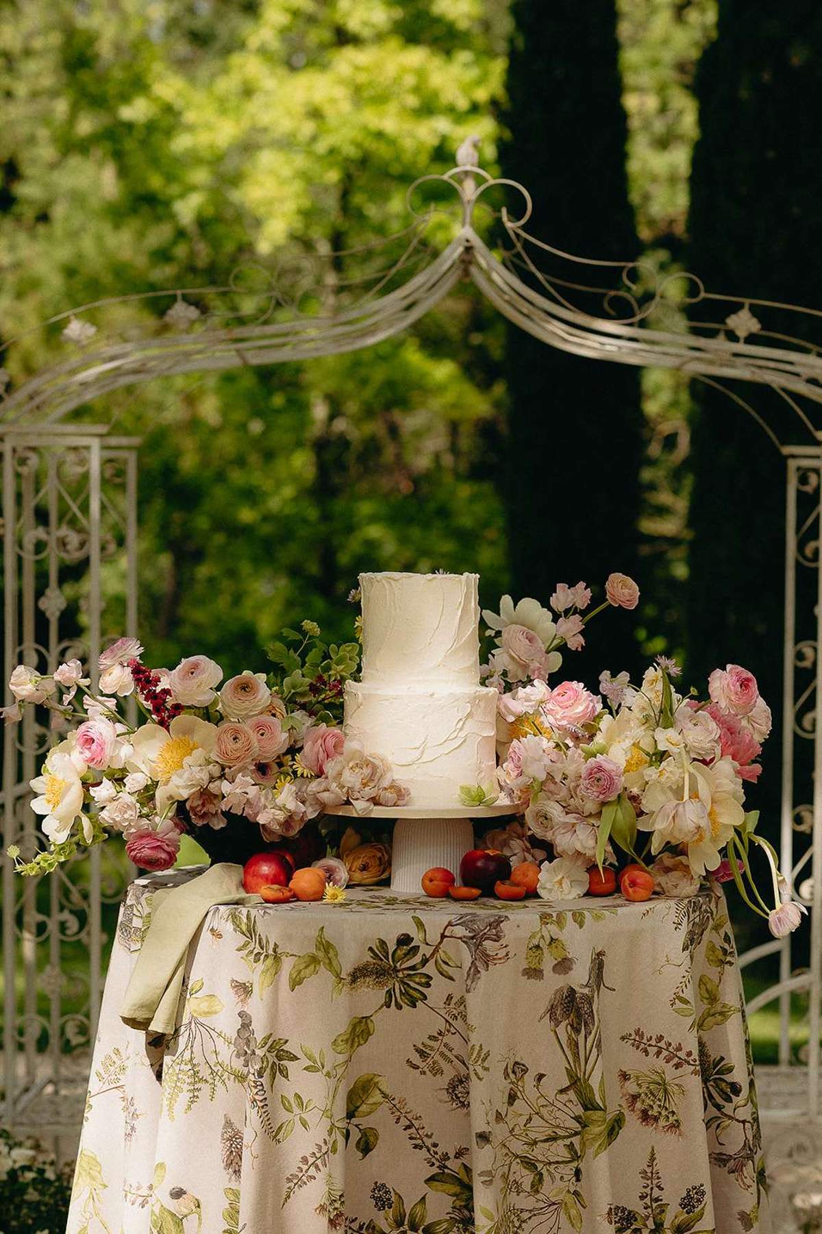 Lilac and Buttercup Florals at Domaine de Lamanon, Alpilles