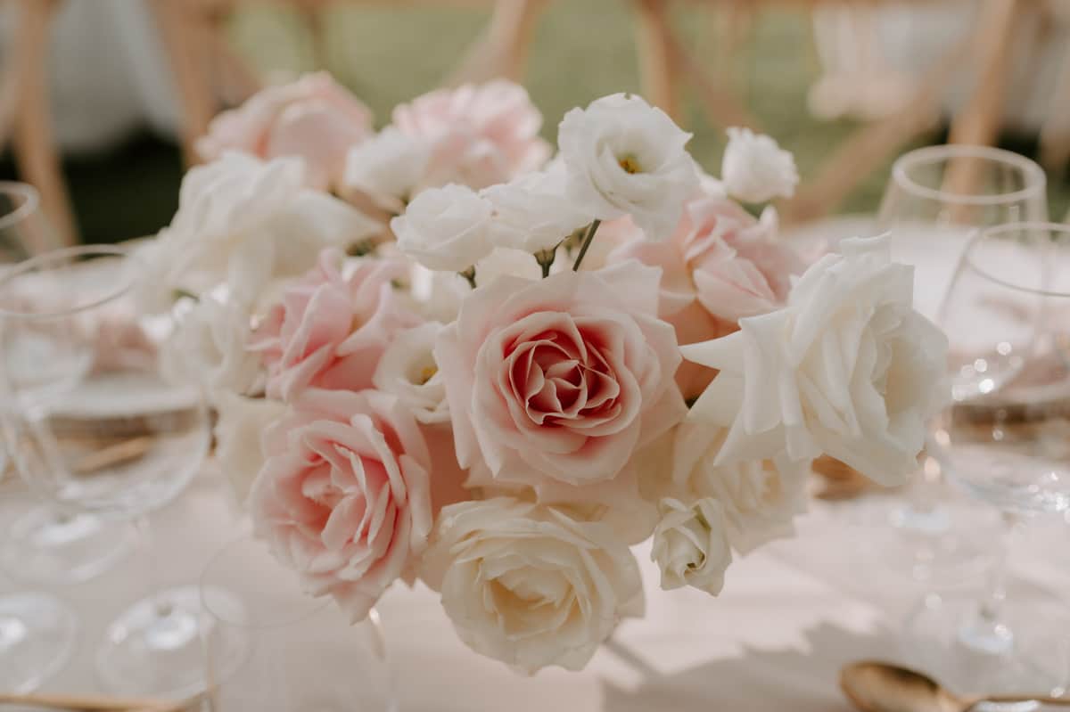 How to Choose Wedding Flowers by Season