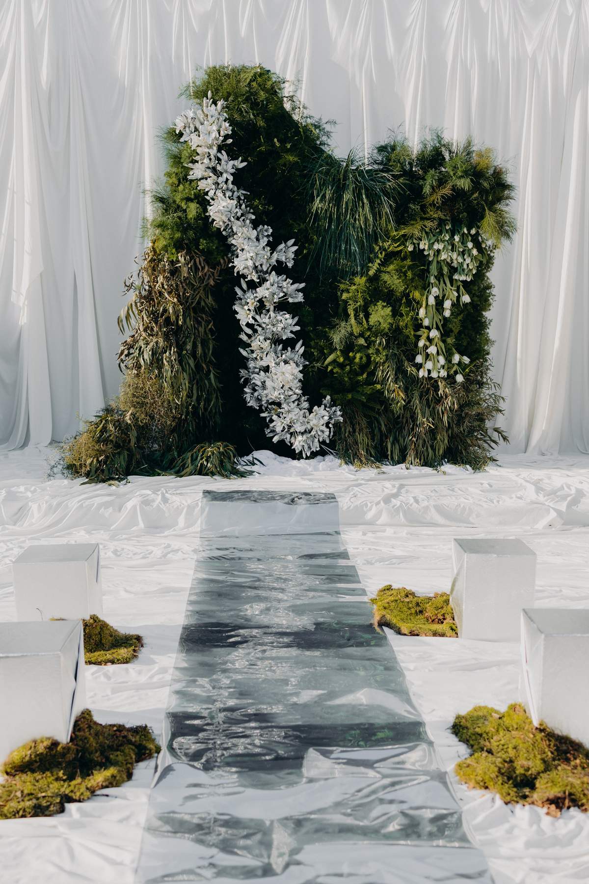 The Bold Edit: Chrome, Moss and Spring Light at a Provençal Mas