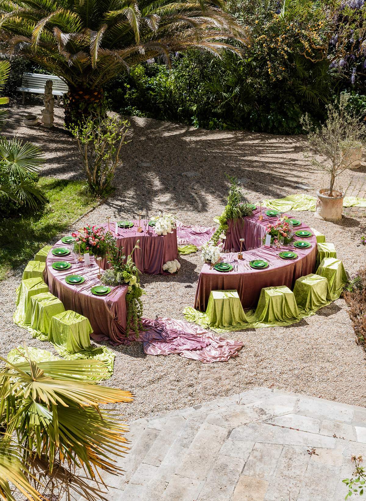 A Chartreuse and Raspberry Styled Shoot at Château Pontac-Lynch, Bordeaux