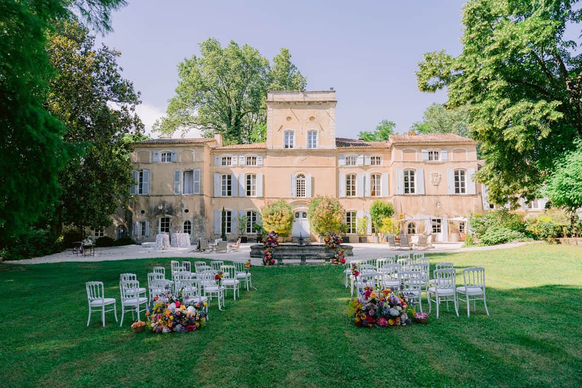 Provençal Ceramics and Yellow Satin at Château des Barrenques