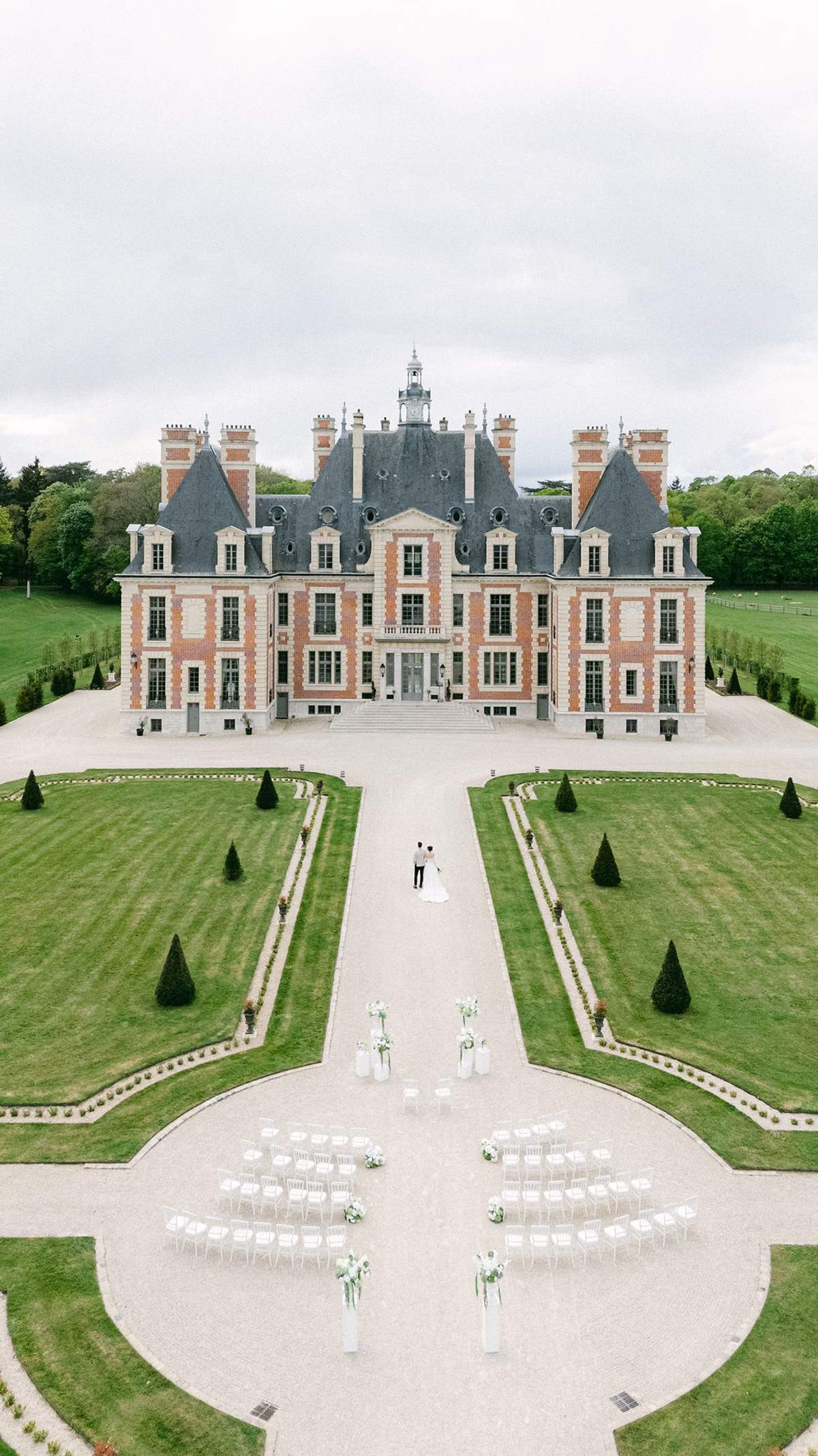 A Spring Wedding Editorial at Château de Nainville-les-Roches