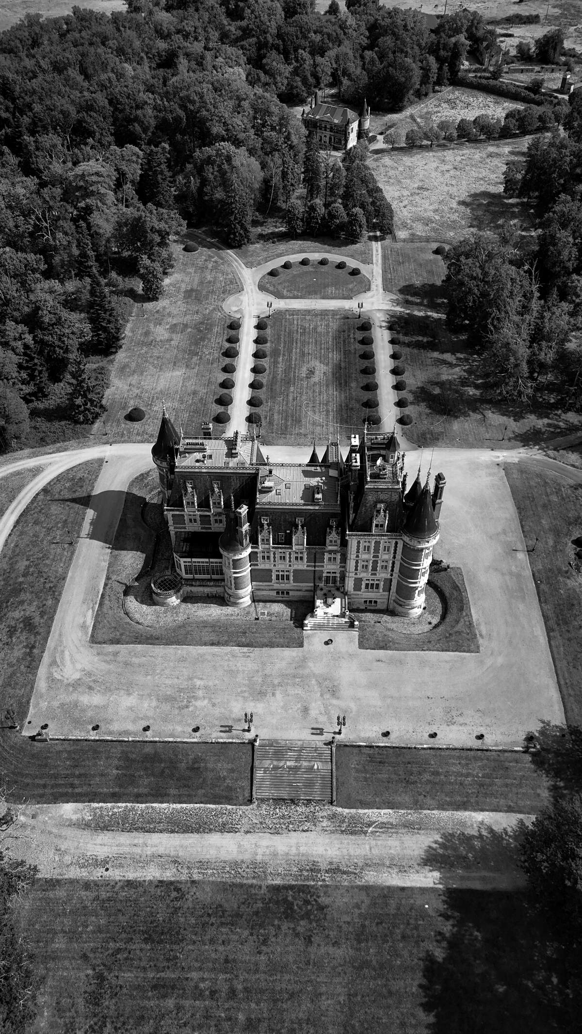 Aerial view of Château Changeux's grounds and forecourt