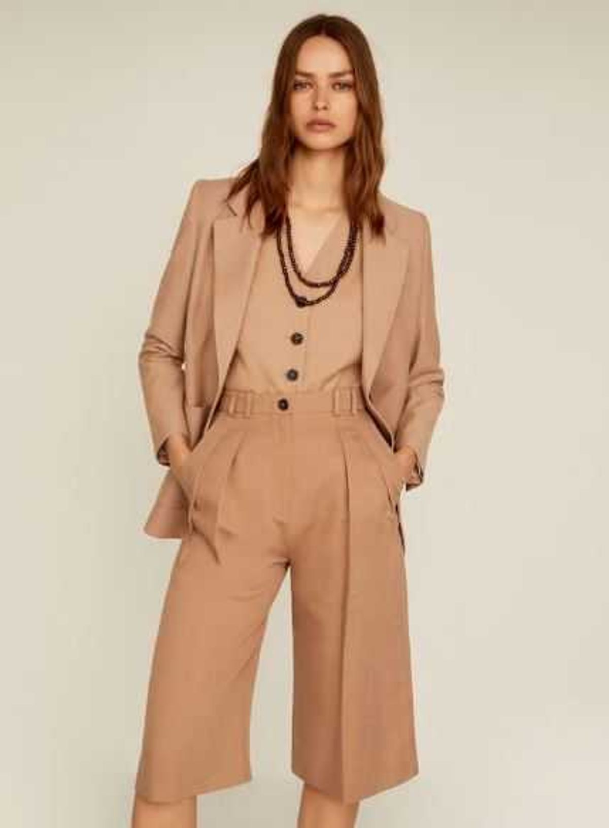 Pleated Bermuda shorts