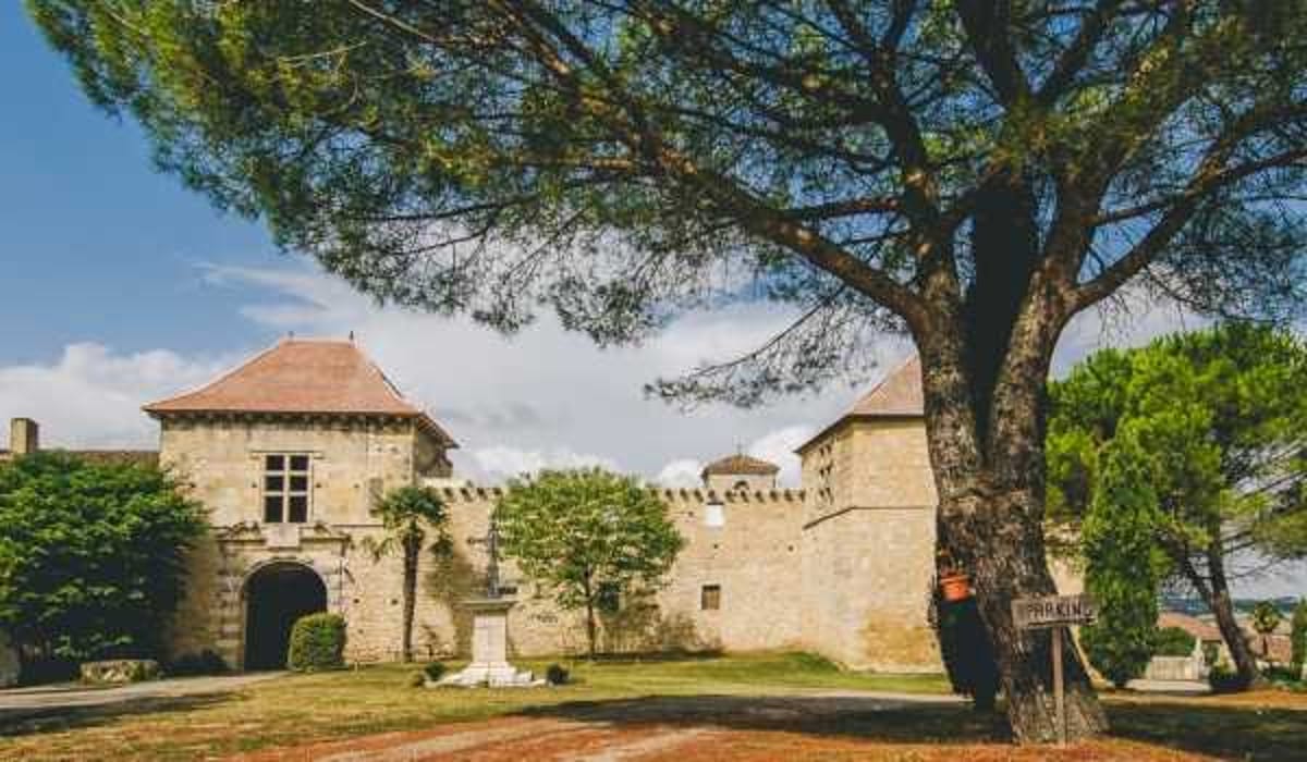 A Three-Day Hilltop Celebration at Castelnau des Fieumarcon, Gascony