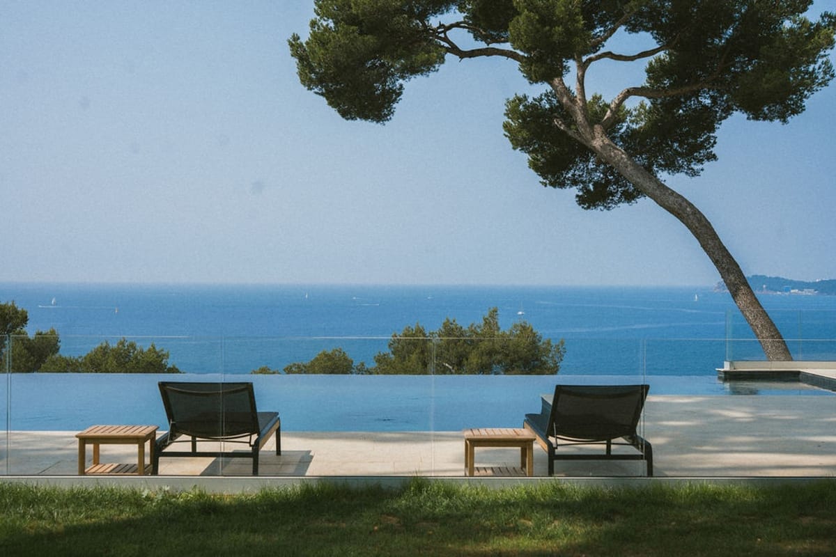 Sun loungers by the infinity pool with panoramic sea view at Domaine Rocabella, French Riviera