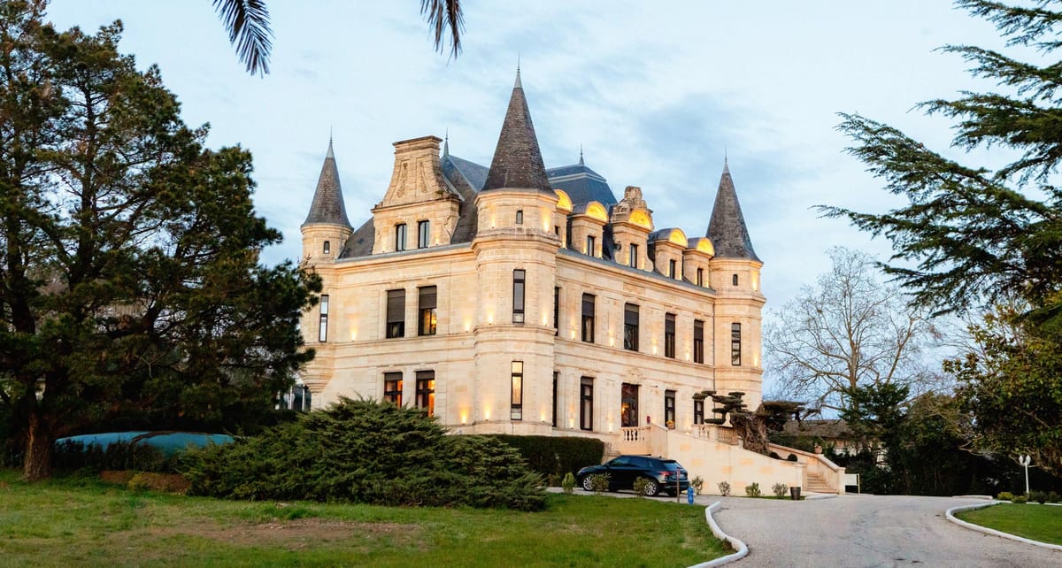 Chateau Camiac Bordeaux wedding venue pool