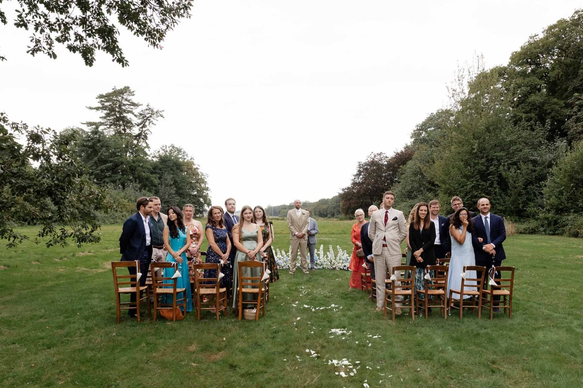 Should You Invite Plus-Ones to Your French Wedding?