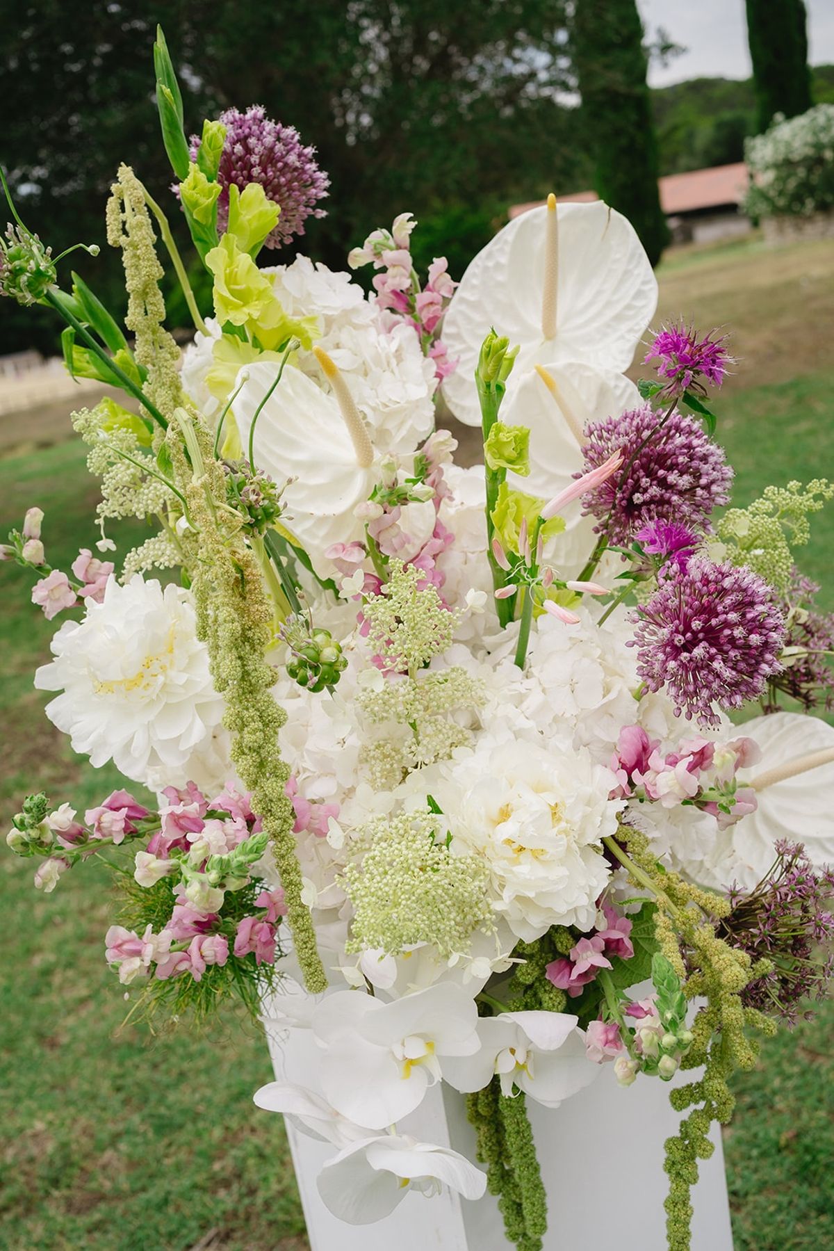 Pastel ceremony floral arrangement close up at Les Domaines de Patras, Provence