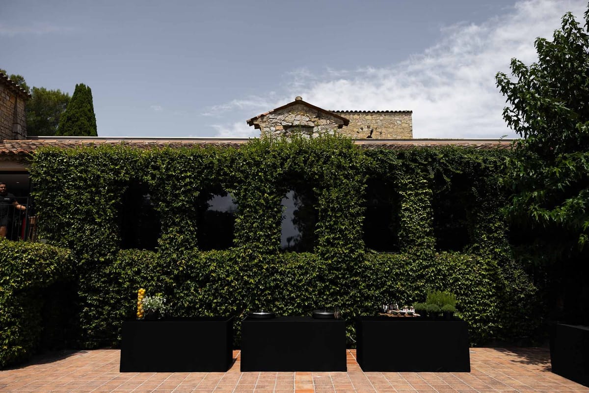 Cocktail buffet tables along ivy-covered wall at Parc Mougins reception
