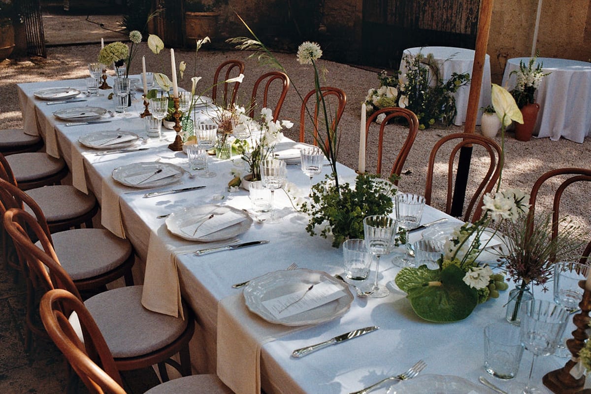 White Blooms and Raw Linen at Domaine le Galinier, Luberon
