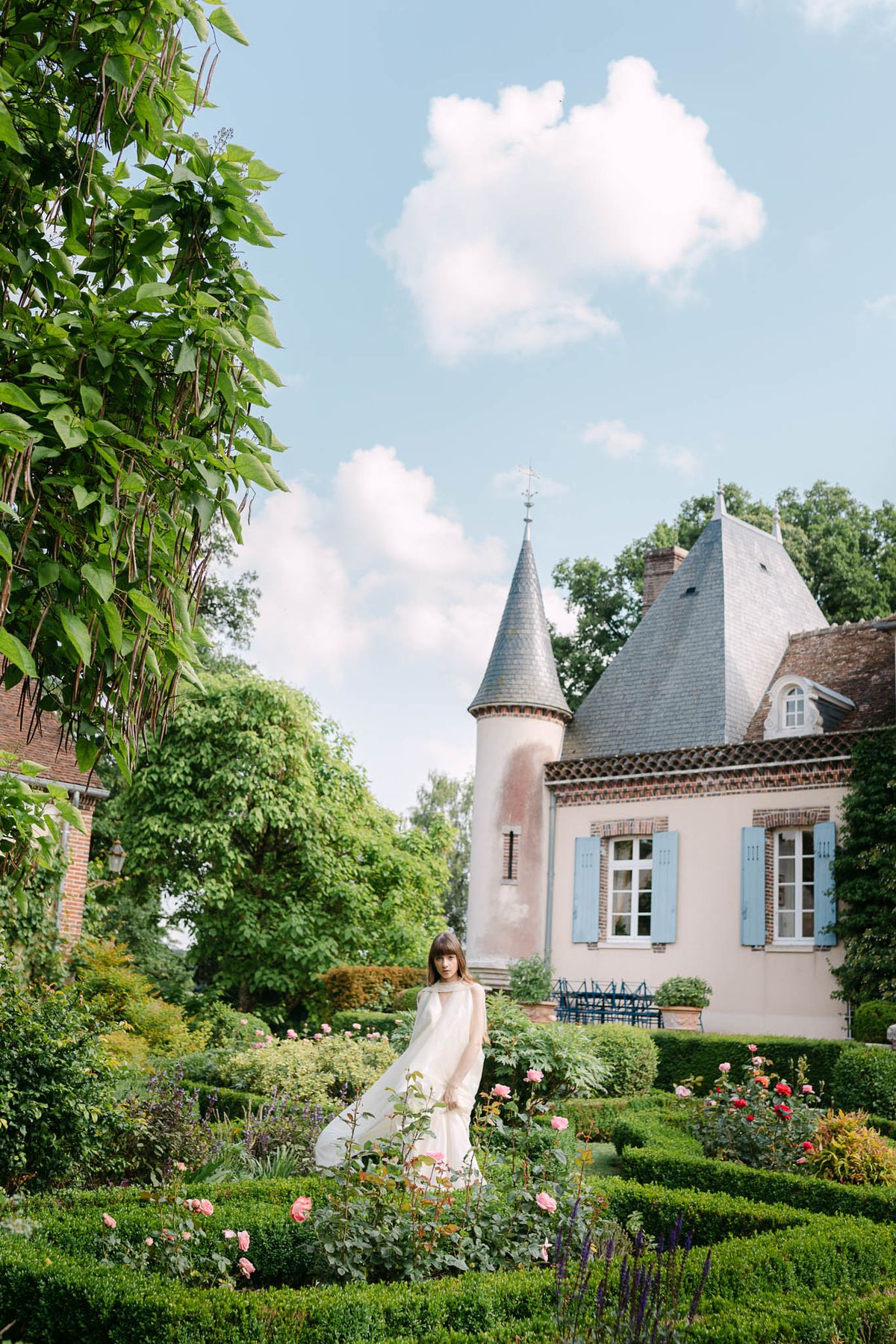 Bridal portrait in a garden