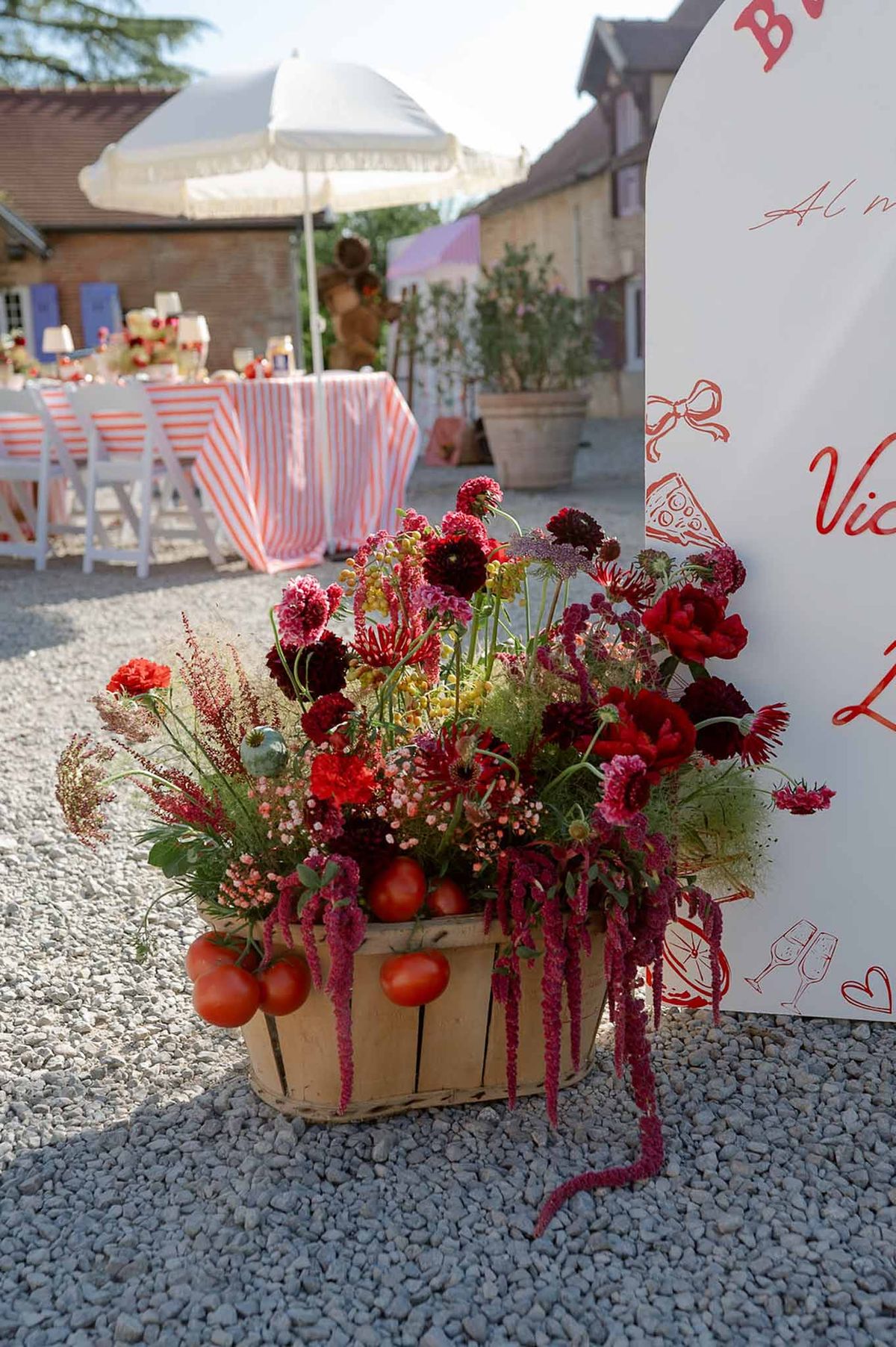 Wedding reception table setting
