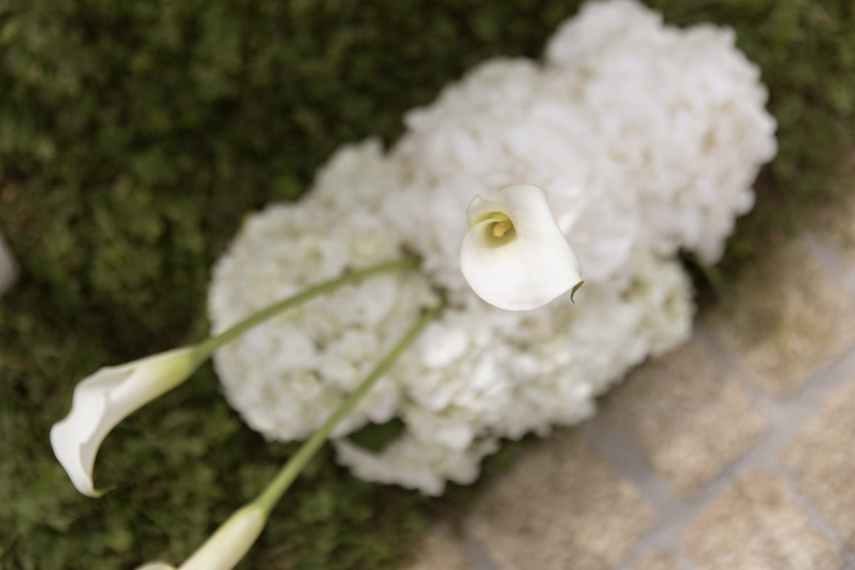 White hydrangea and calla lily aisle arrangement at Chateau Gassies, Nouvelle-Aquitaine