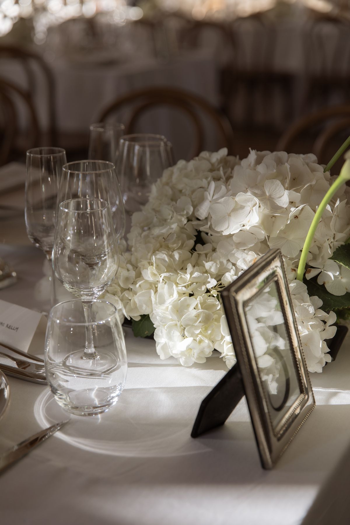 White hydrangea centerpiece and glassware at Chateau Gassies, Nouvelle-Aquitaine