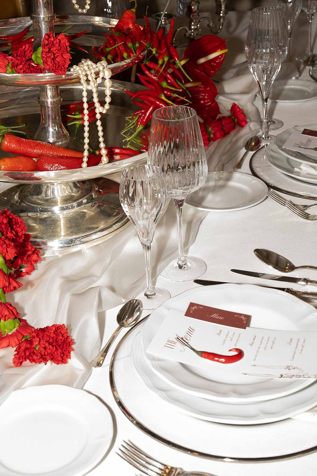 Full tablescape with red chilli centrepiece and pearls