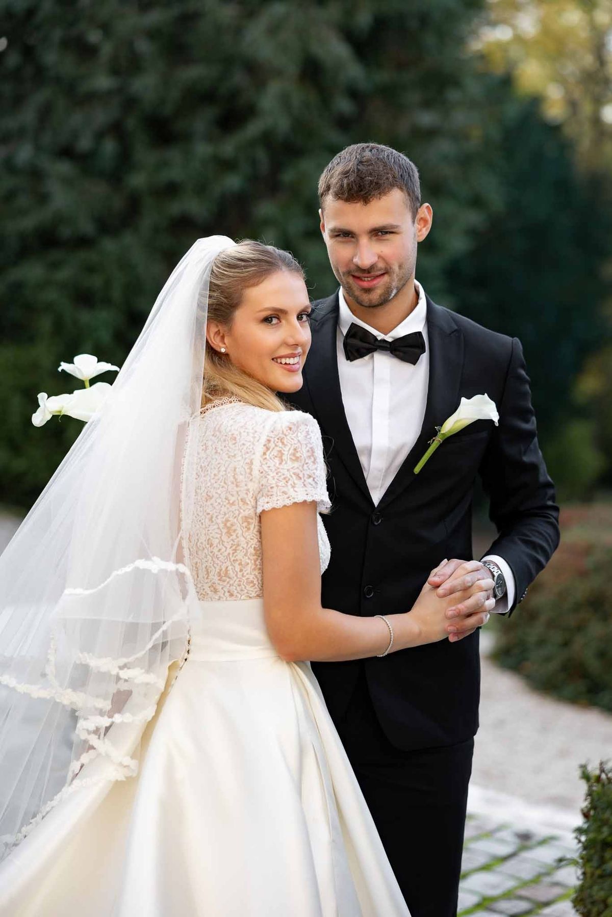 Bride and groom embracing in autumn garden at Château Comtesse Lafond