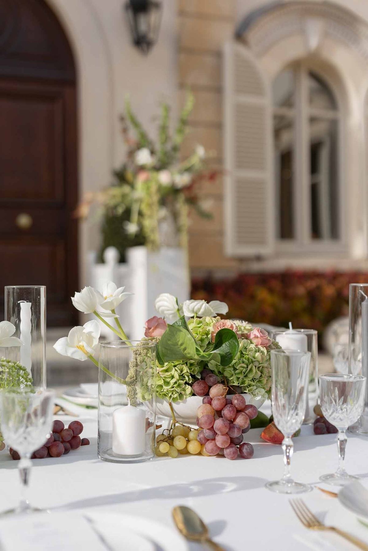 Harvest tablescape with hydrangea centrepiece, grapes and candles at Château Comtesse Lafond