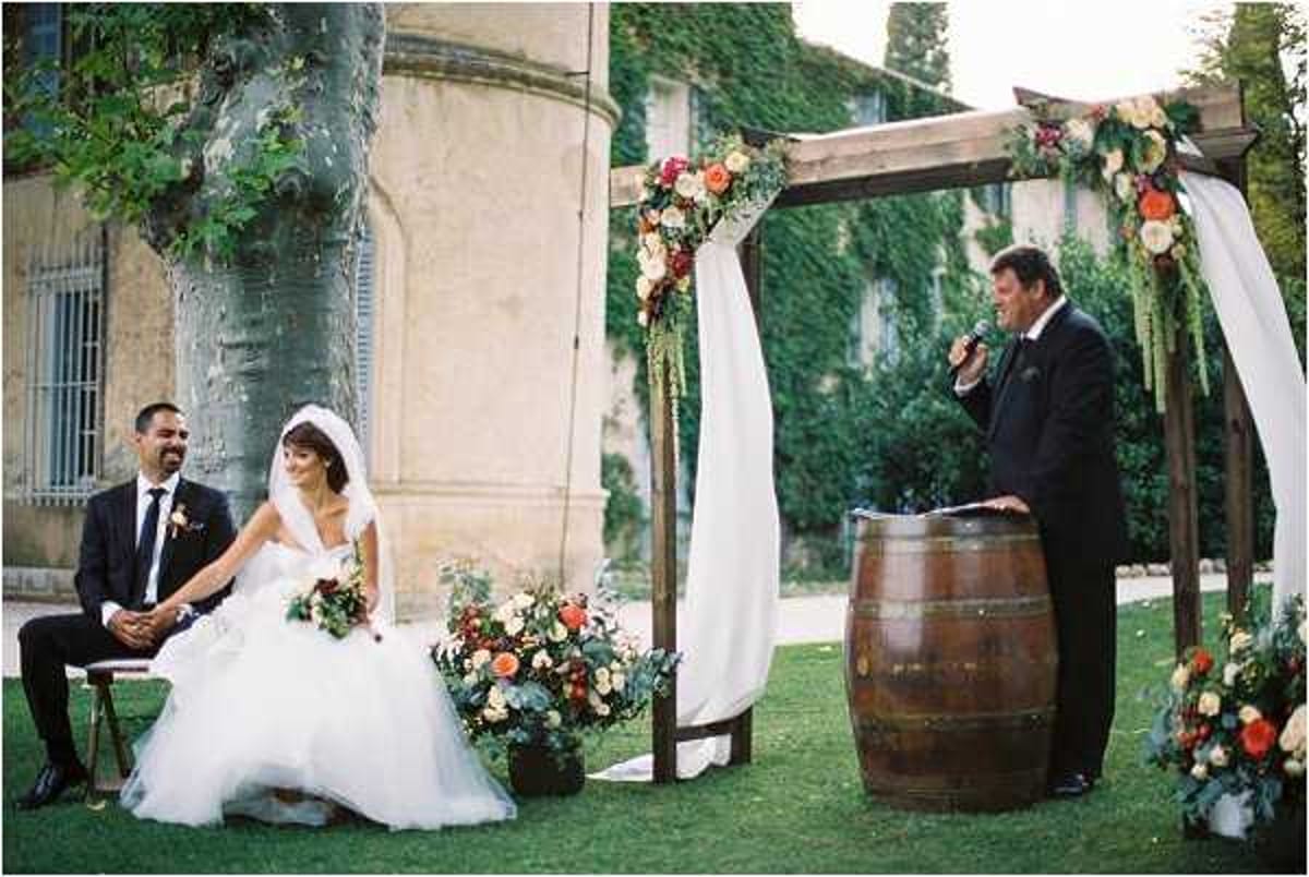 Intimate wedding at Chateau de Robernier Provence
