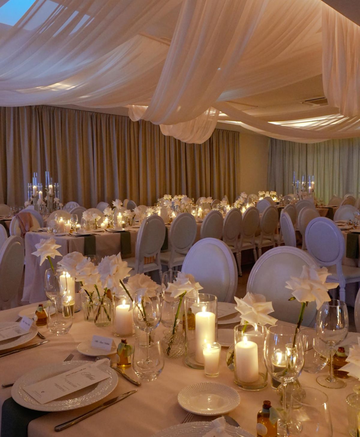 Wedding reception table setting