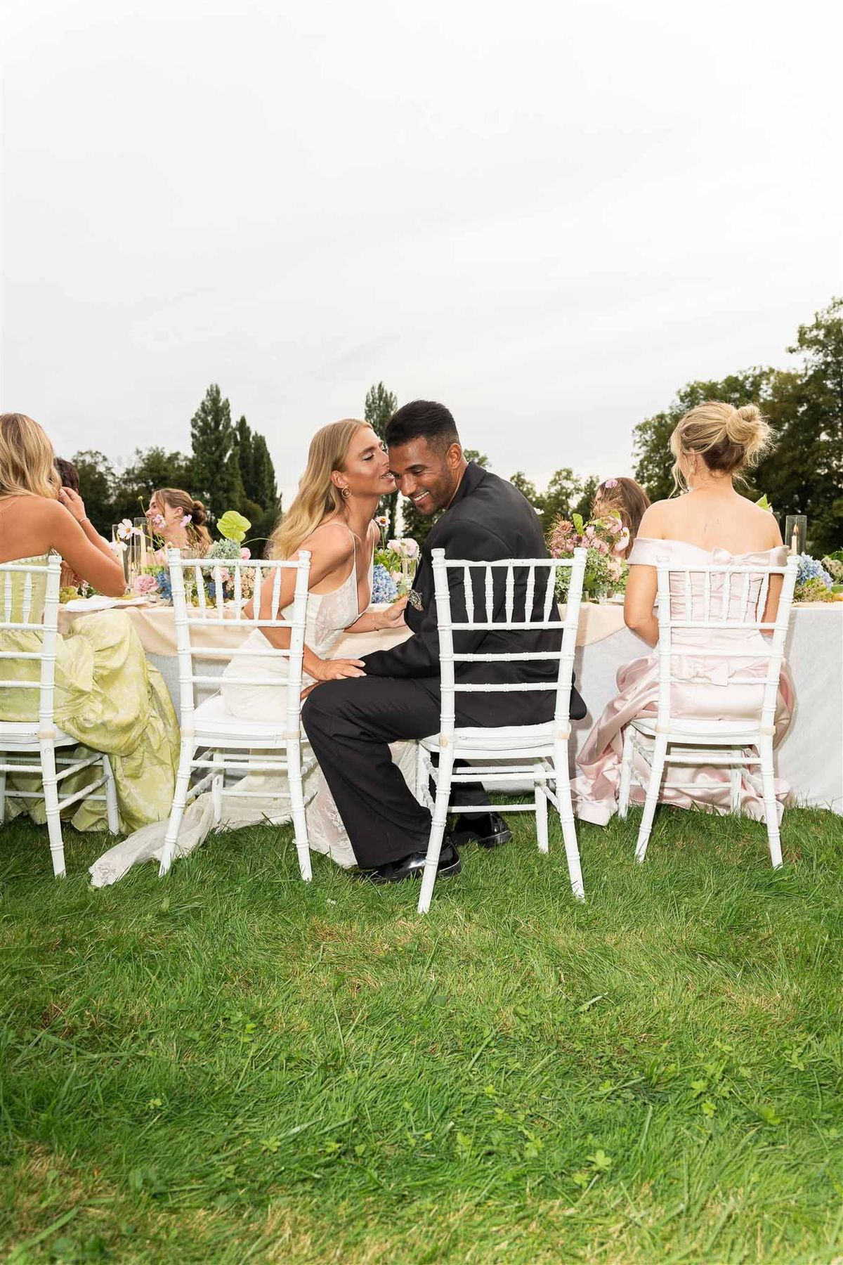 Couple at lawn reception at Chateau de Villette