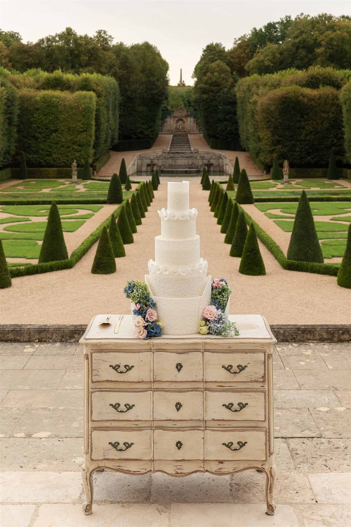 Five-tier wedding cake with parterre garden view at Chateau de Villette