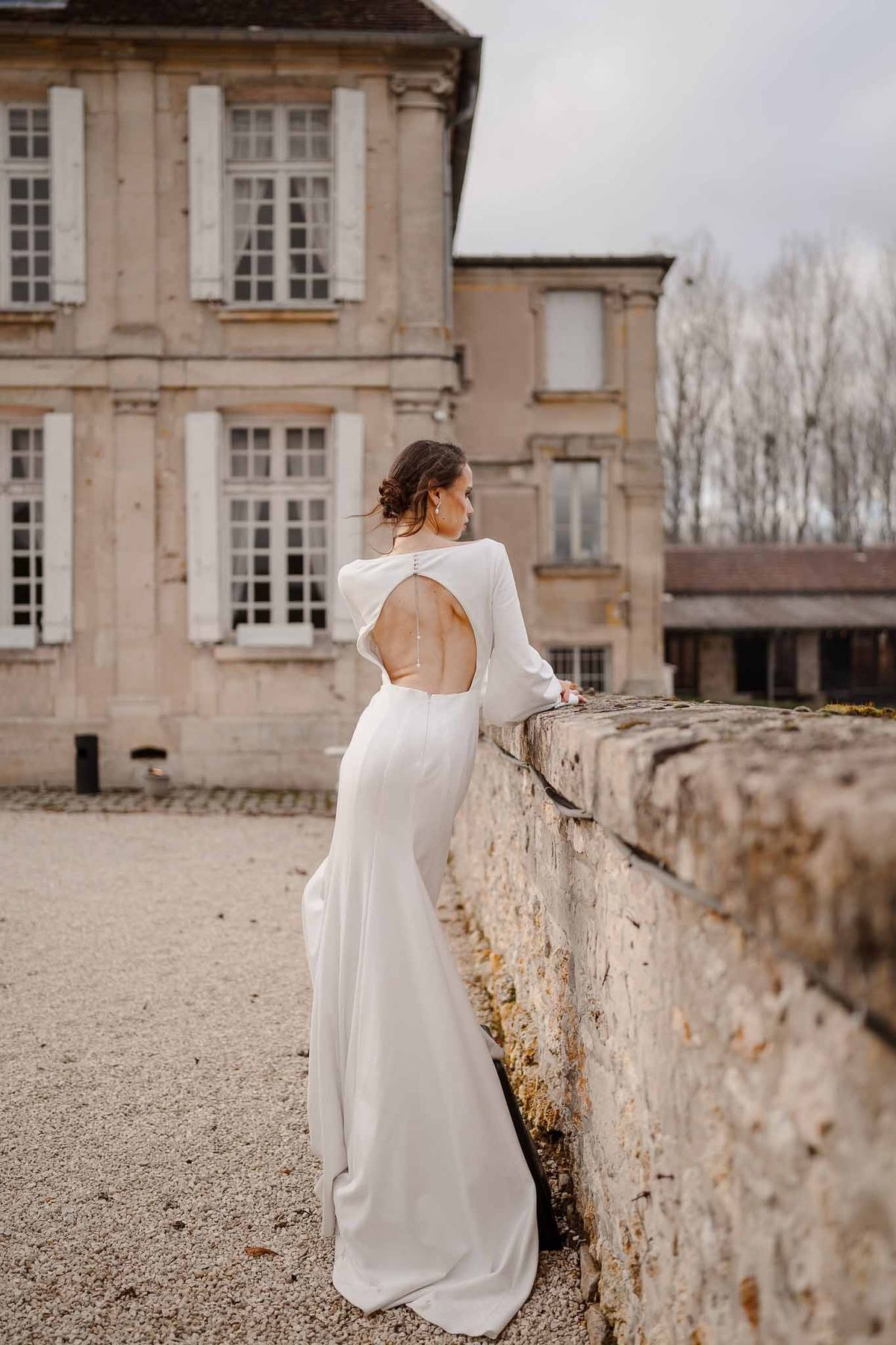 Bride on stone balustrade at Chateau d'Hazeville