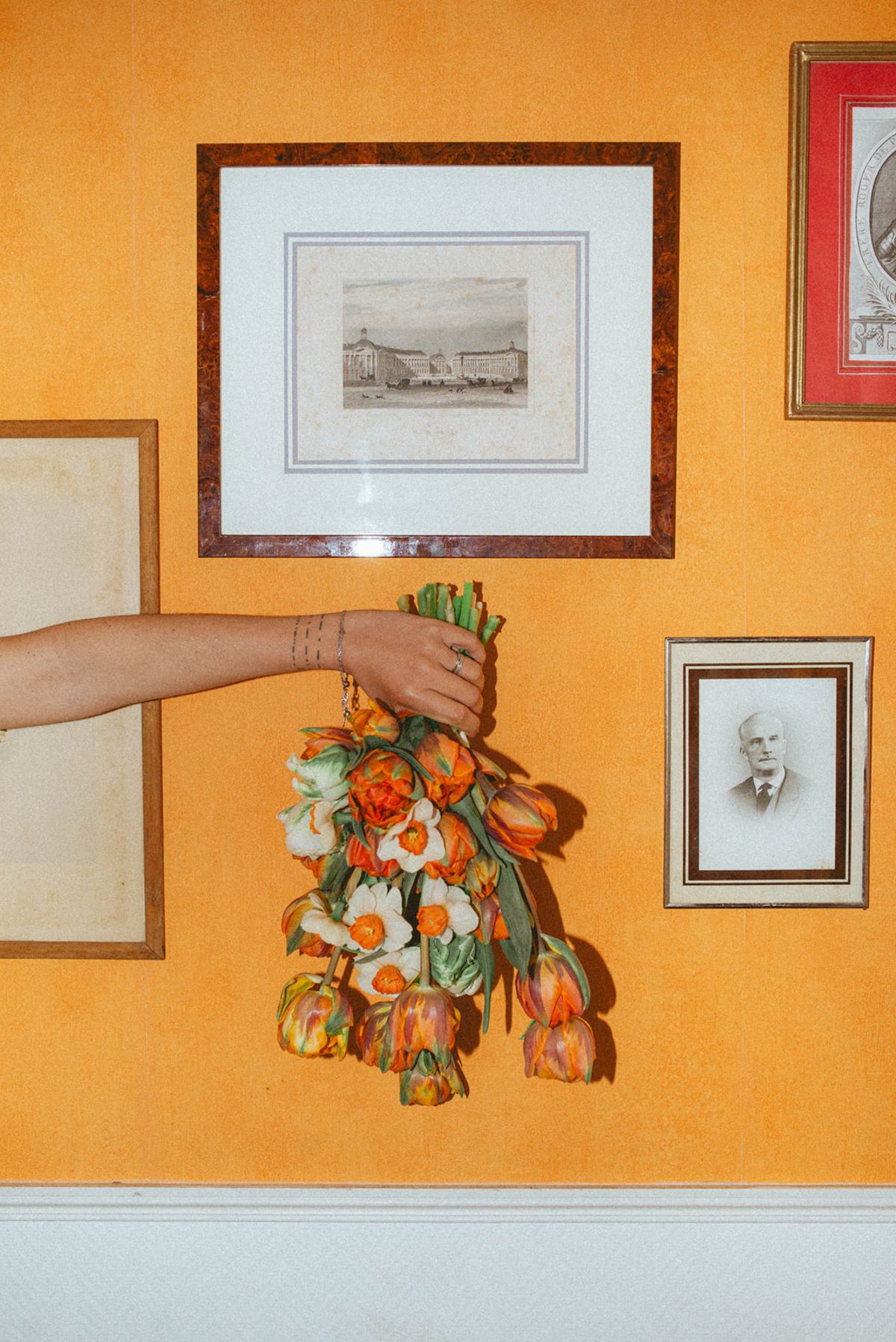 Orange-palette decor detail at Chateau de Campet