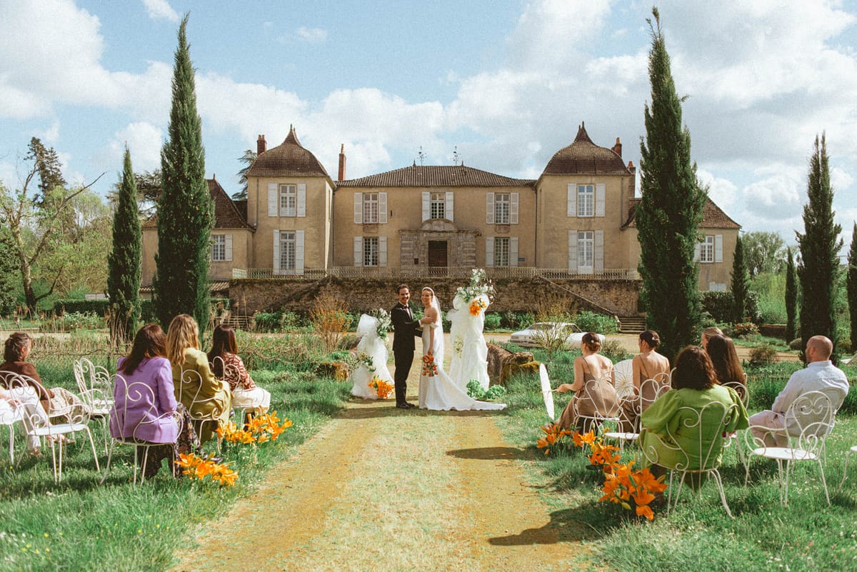 Ceremony with colourful guests at Chateau de Campet