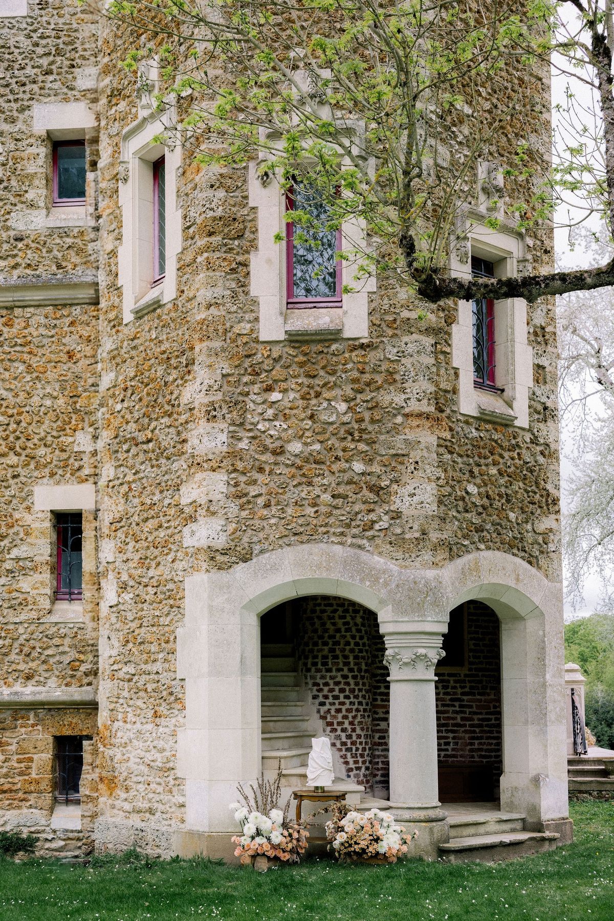 Side tower with cake glimpse at Château de Méridon, Île-de-France