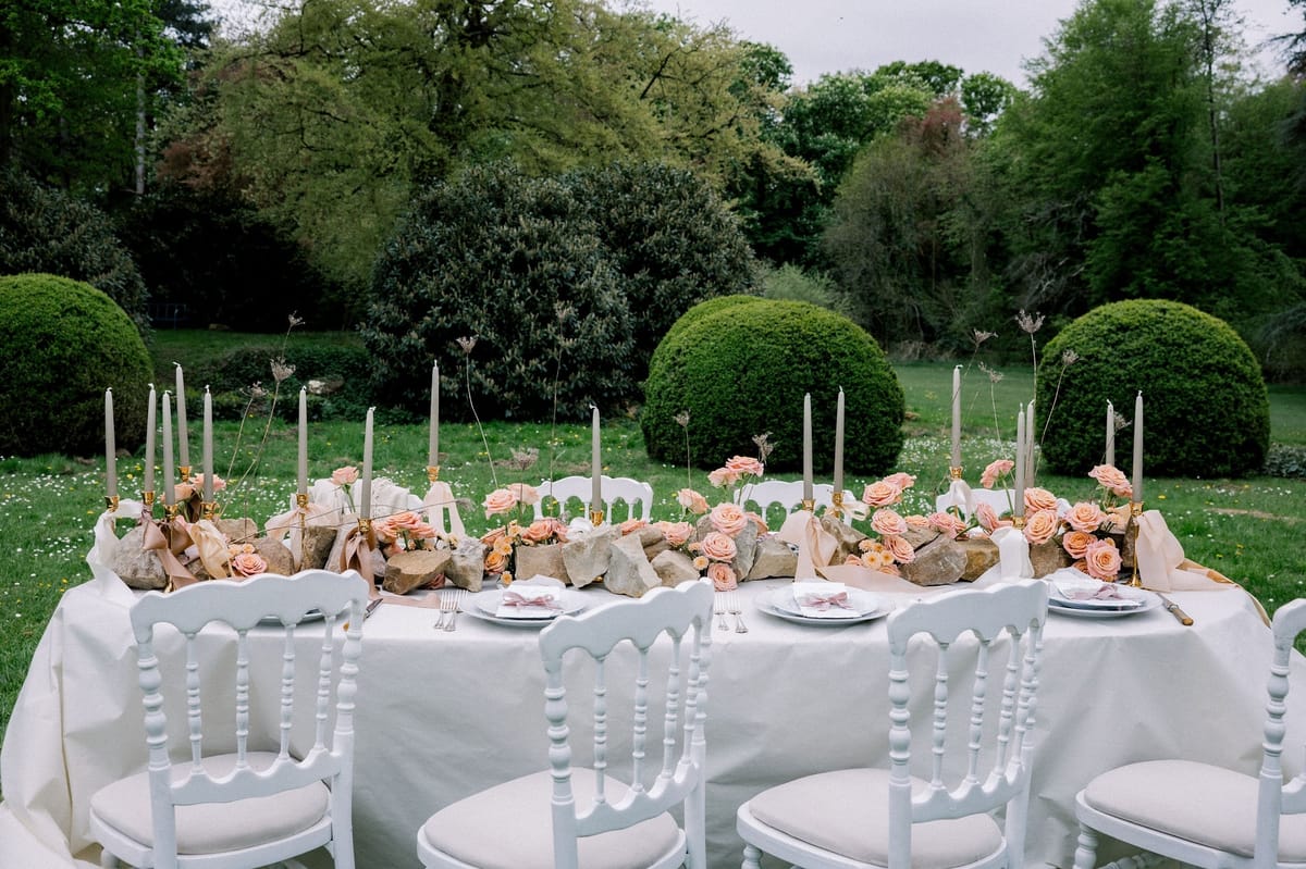 Tablescape long view at Château de Méridon, Île-de-France