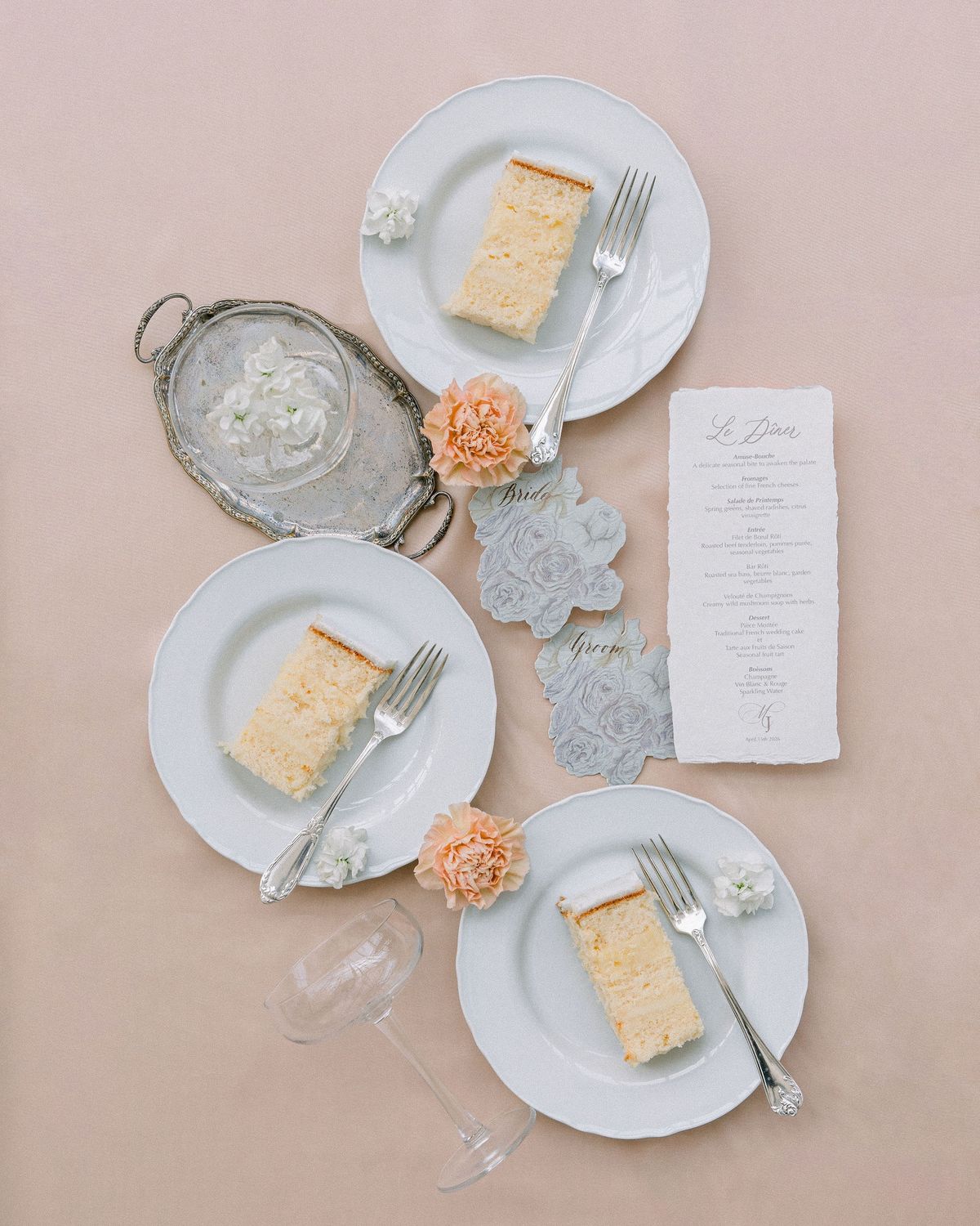 Wedding cake flat-lay with Le Dîner menu at Château de Méridon, Île-de-France