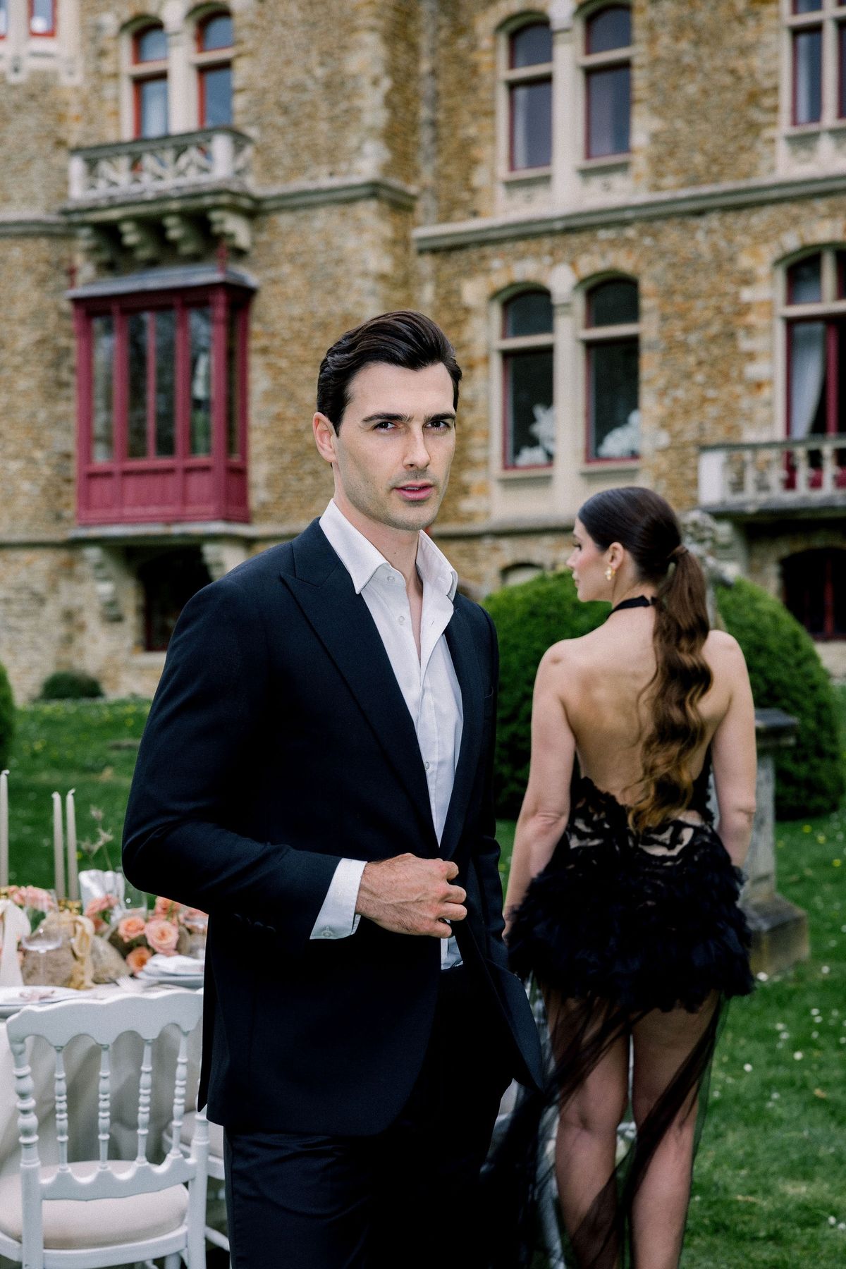 Couple turning back at outdoor table at Château de Méridon, Île-de-France