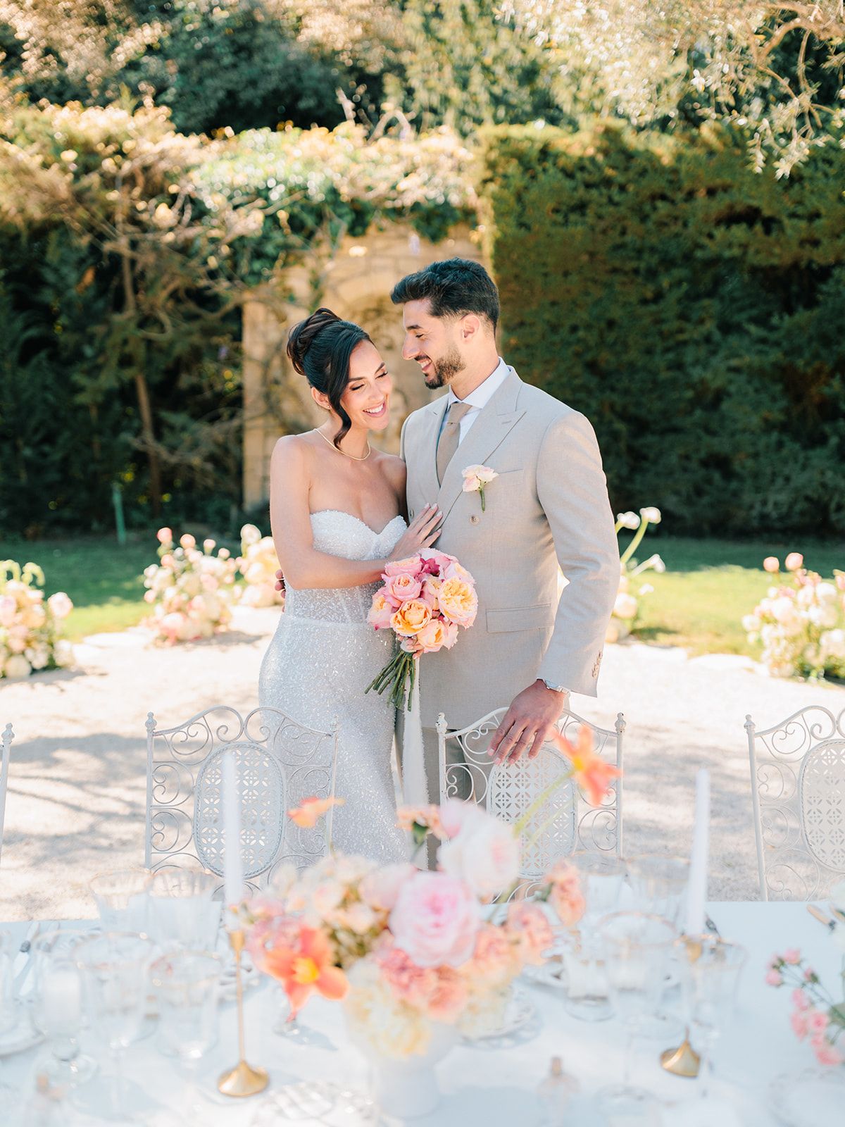Bride and groom beside the hedge and florals