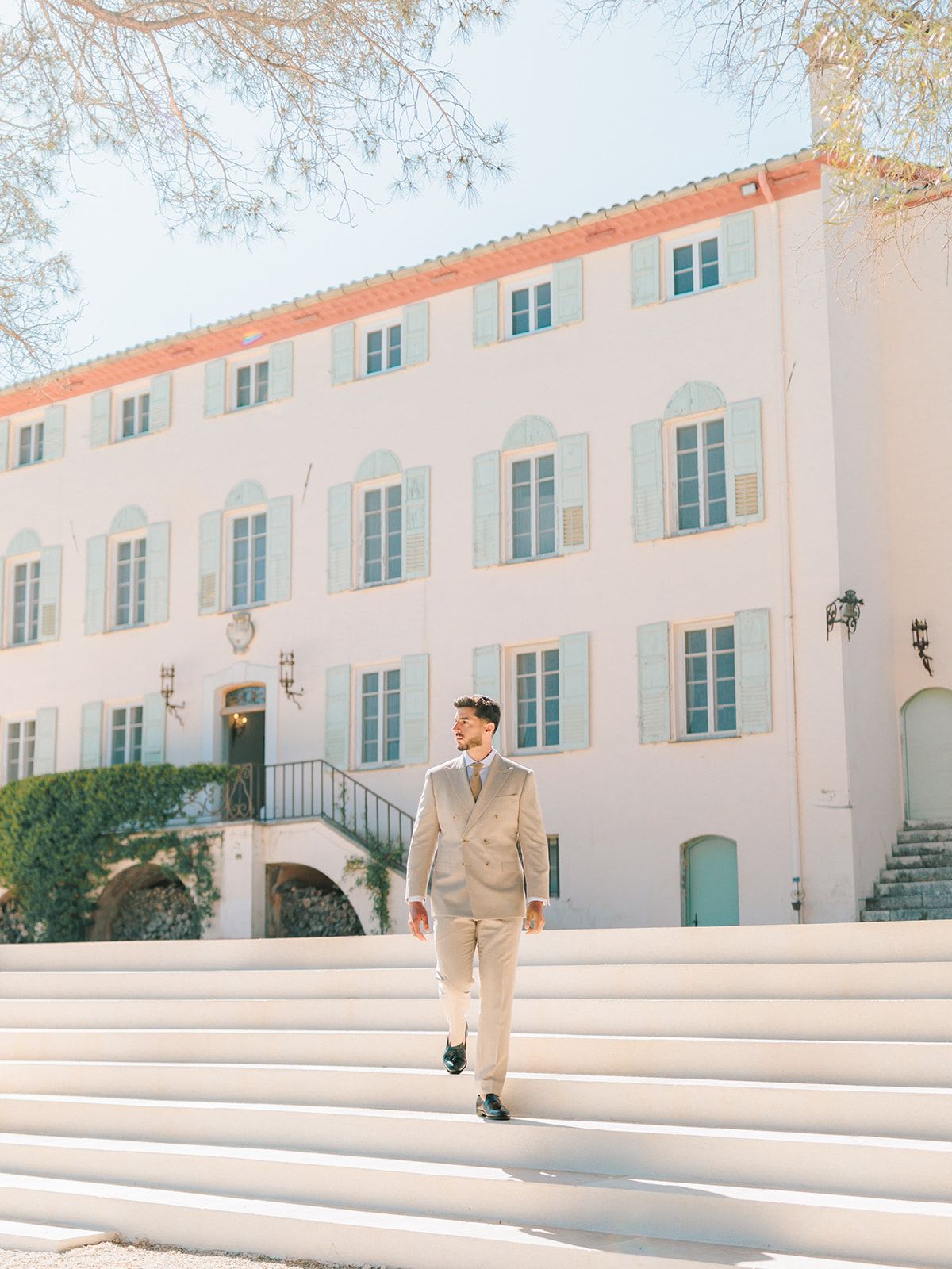 Groom descending the steps of the bastide