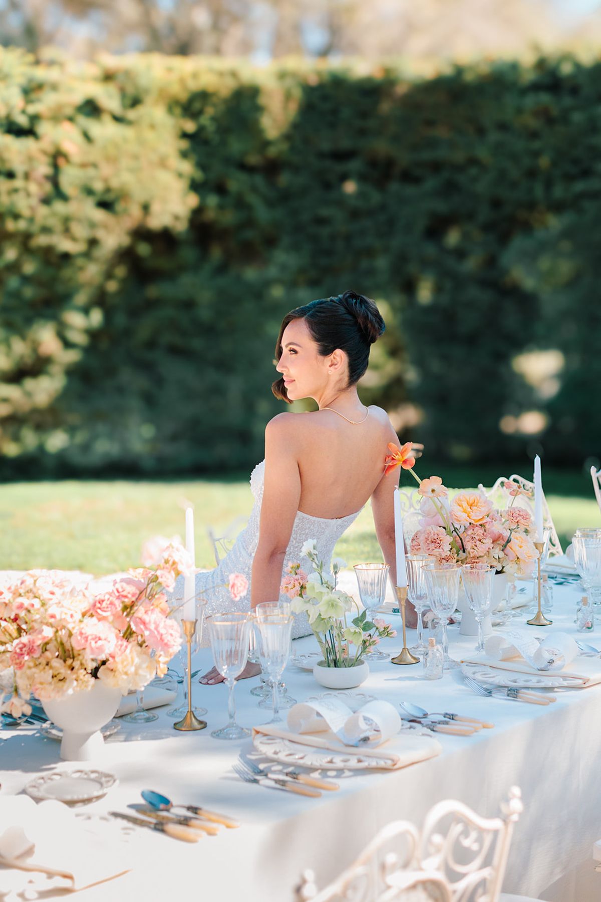 Bride at the dinner table, seen from behind