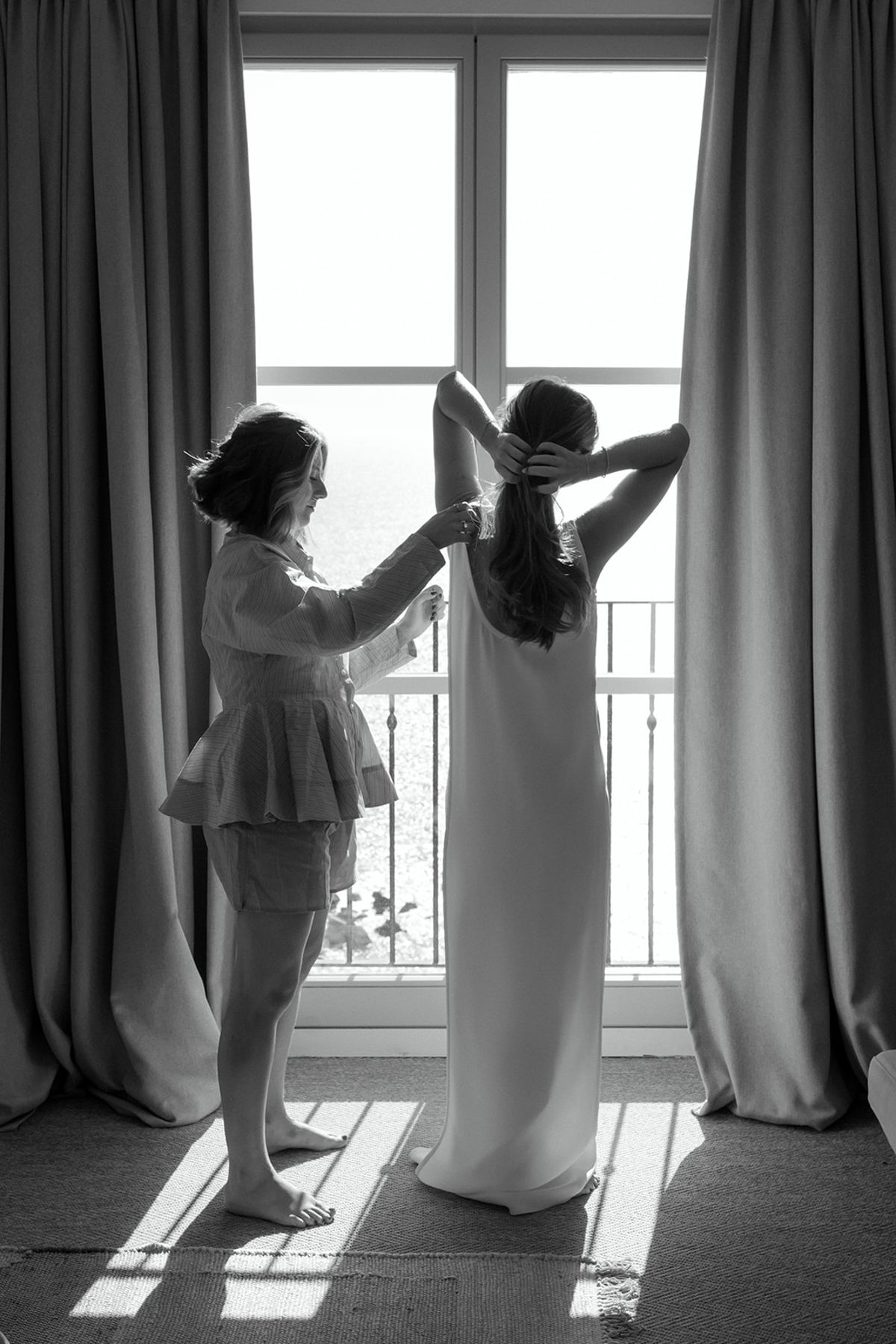 Bella getting ready before the wedding at Domaine de Canaille, Cassis