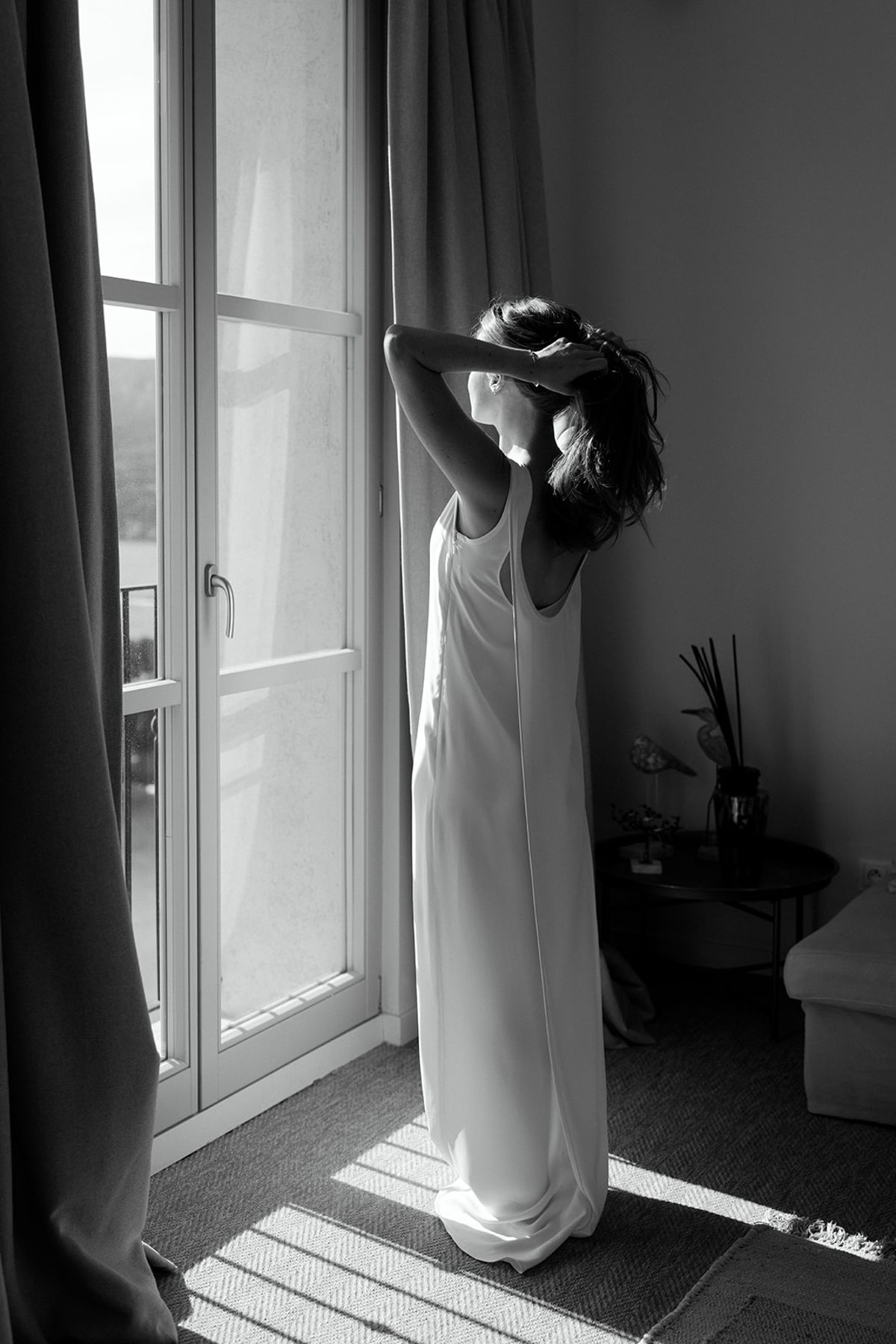 Bella getting ready before the wedding at Domaine de Canaille, Cassis