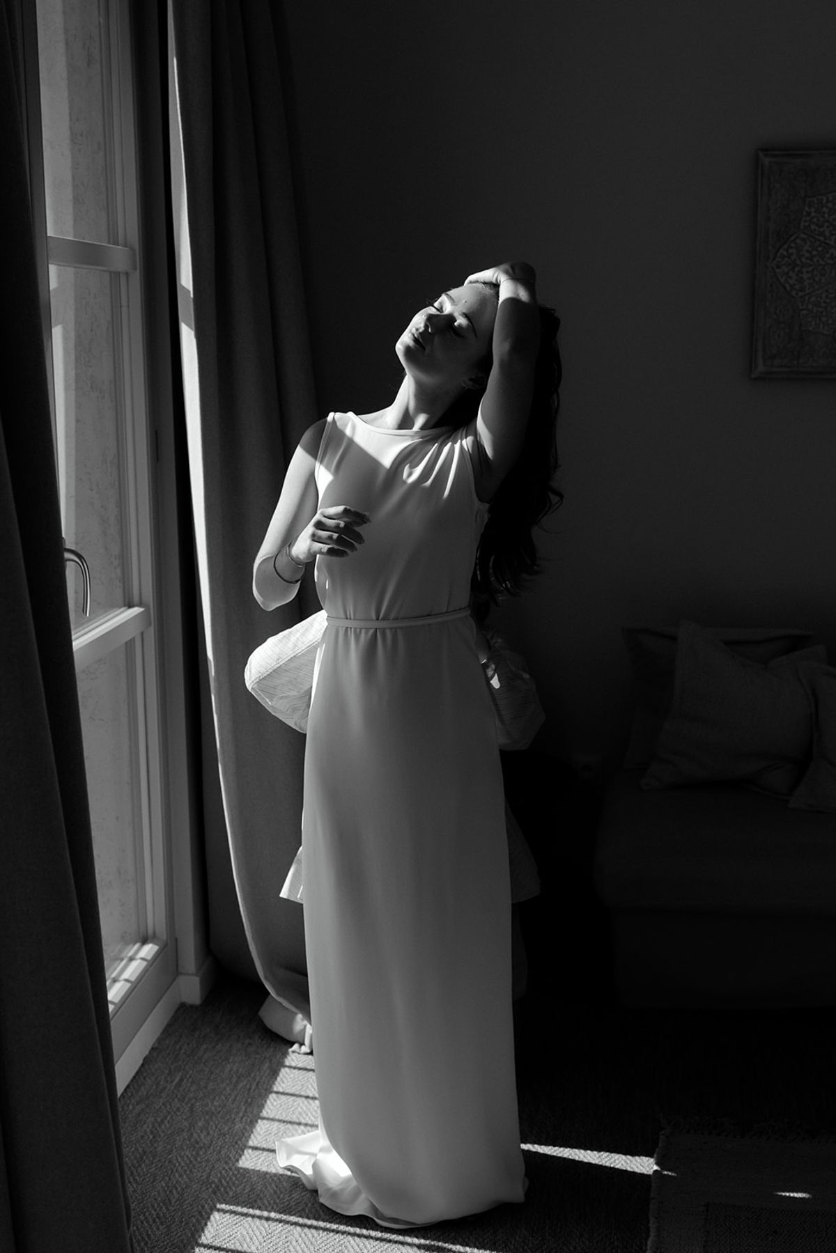 Bella getting ready before the wedding at Domaine de Canaille, Cassis