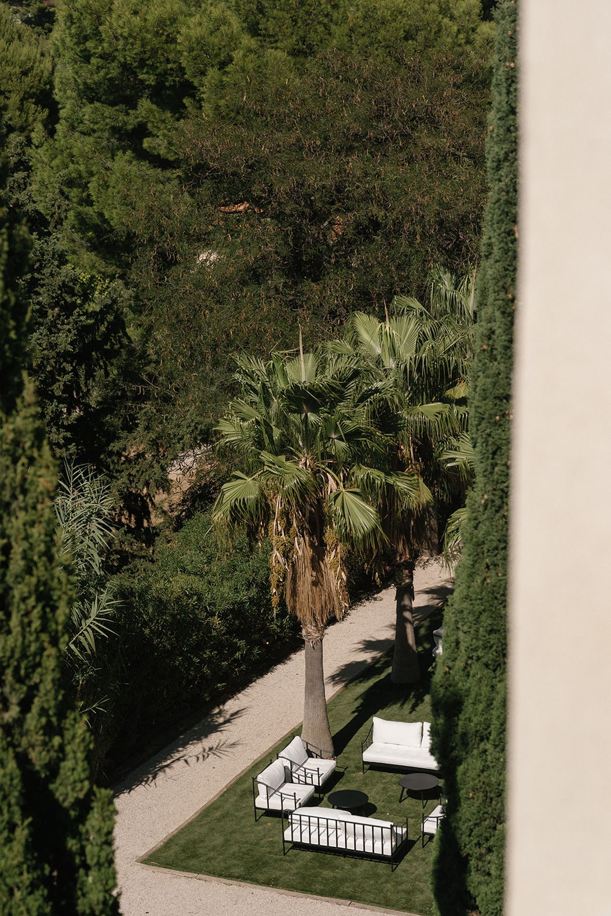 Bella getting ready before the wedding at Domaine de Canaille, Cassis