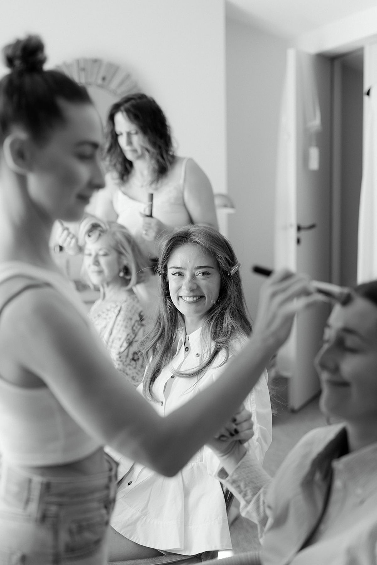 Bella getting ready before the wedding at Domaine de Canaille, Cassis