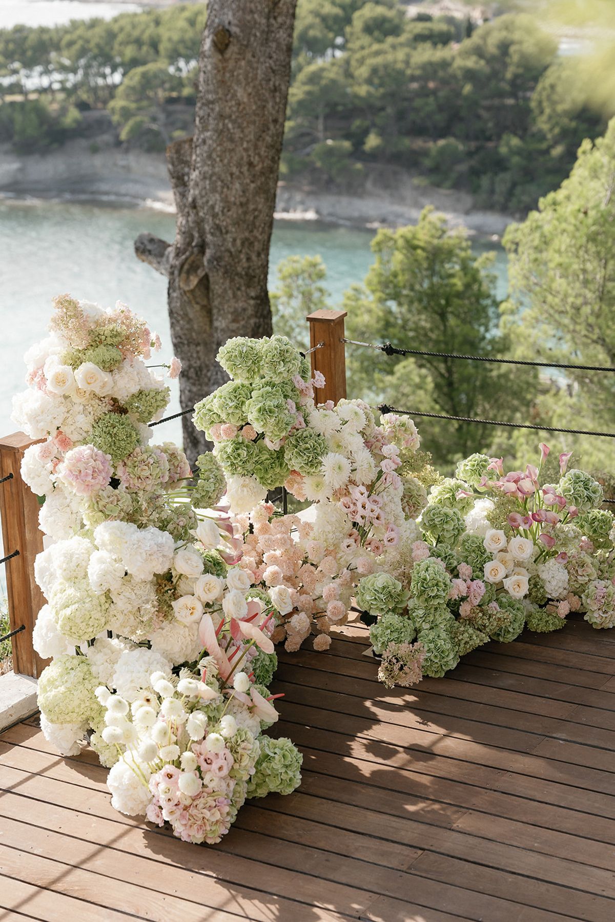 Styling and floral details at Domaine de Canaille, Cassis