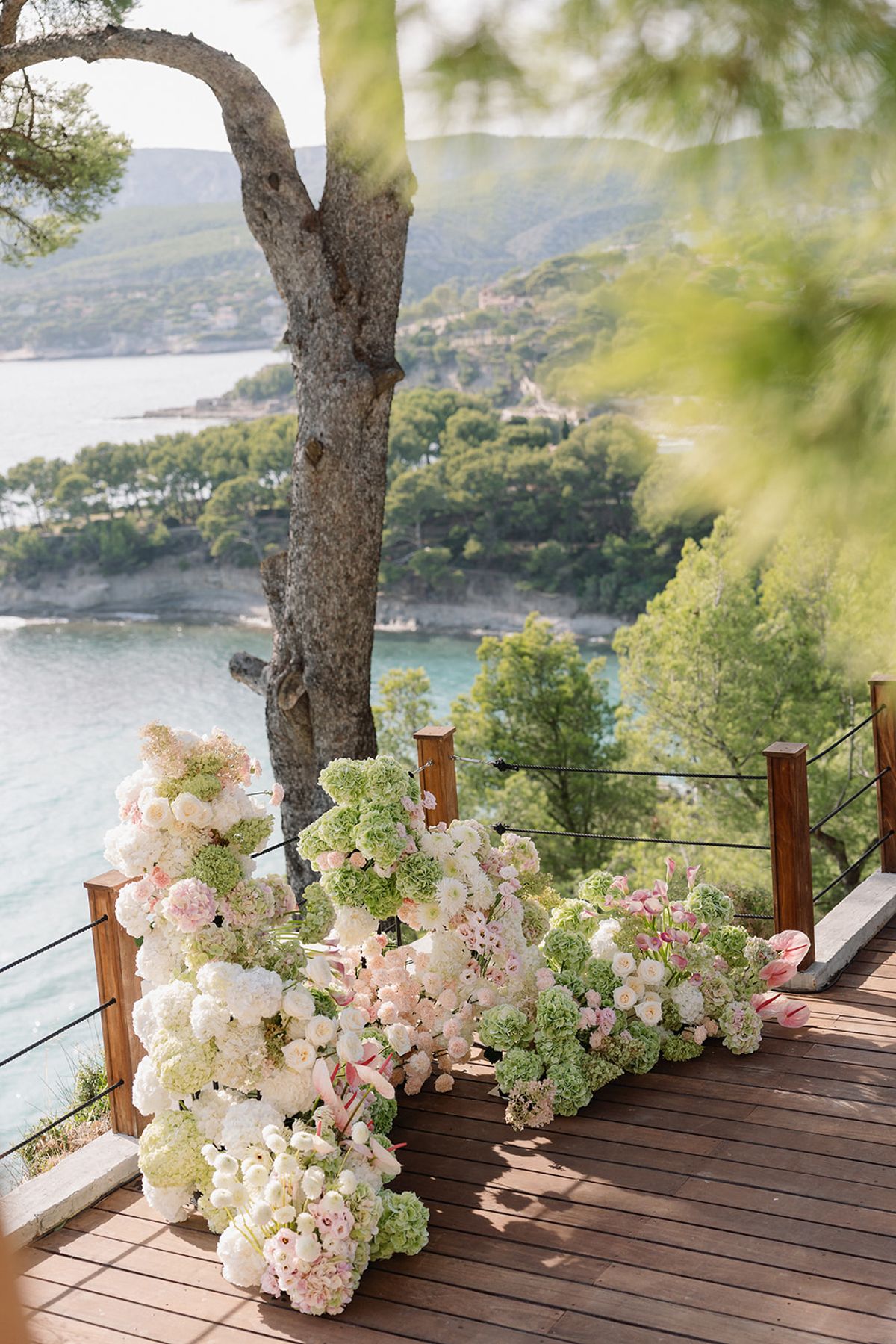 Styling and floral details at Domaine de Canaille, Cassis