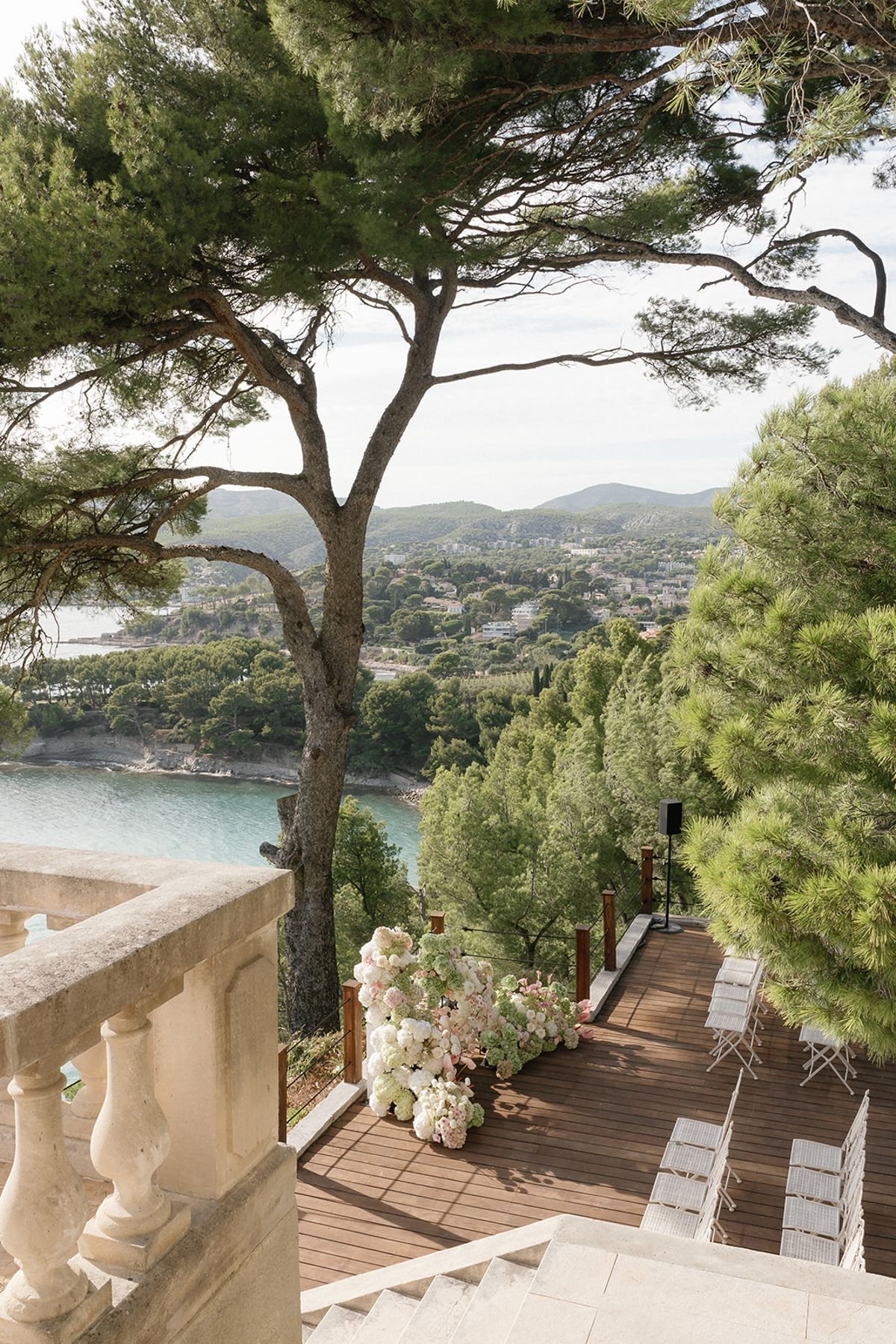 Styling and floral details at Domaine de Canaille, Cassis