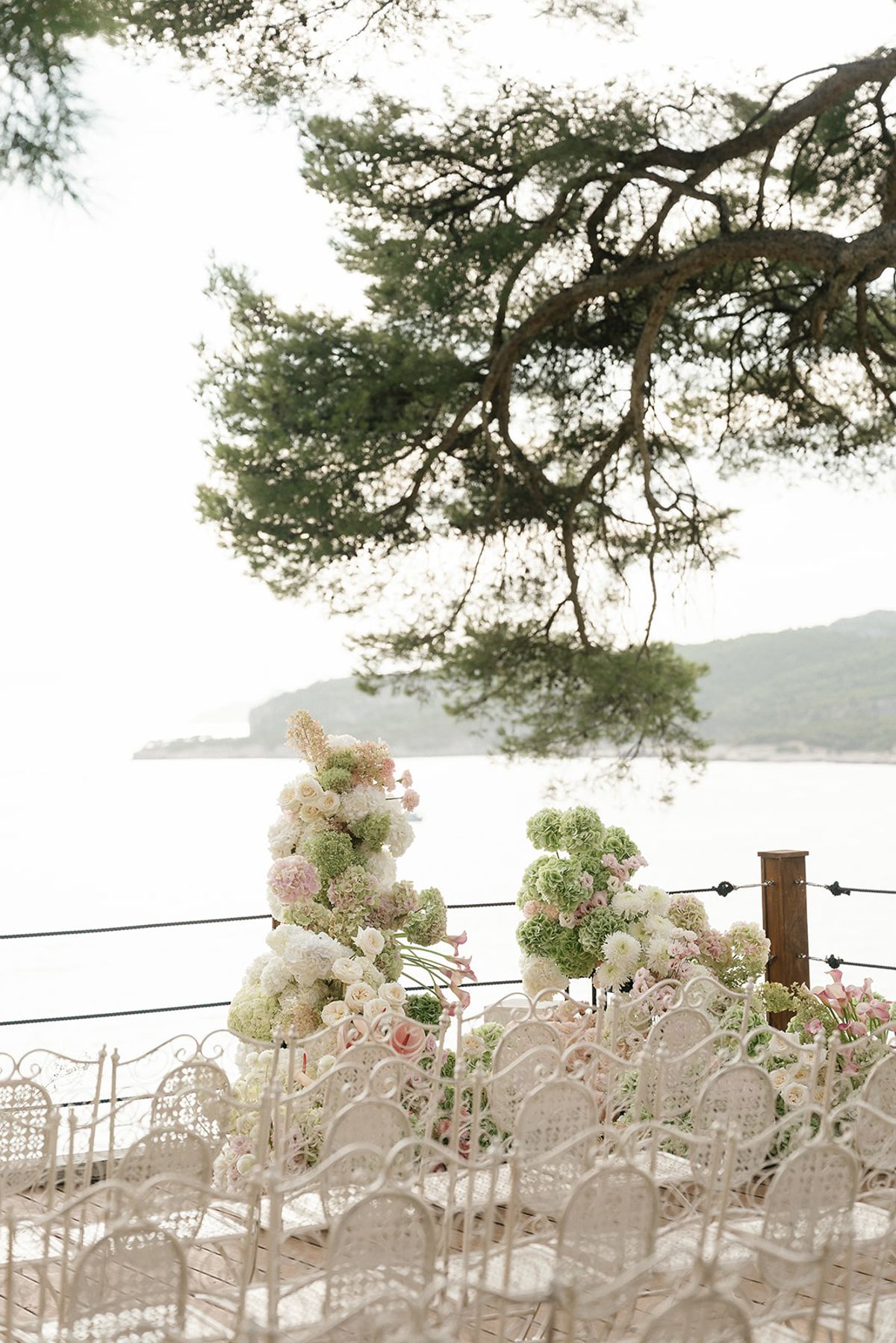Styling and floral details at Domaine de Canaille, Cassis