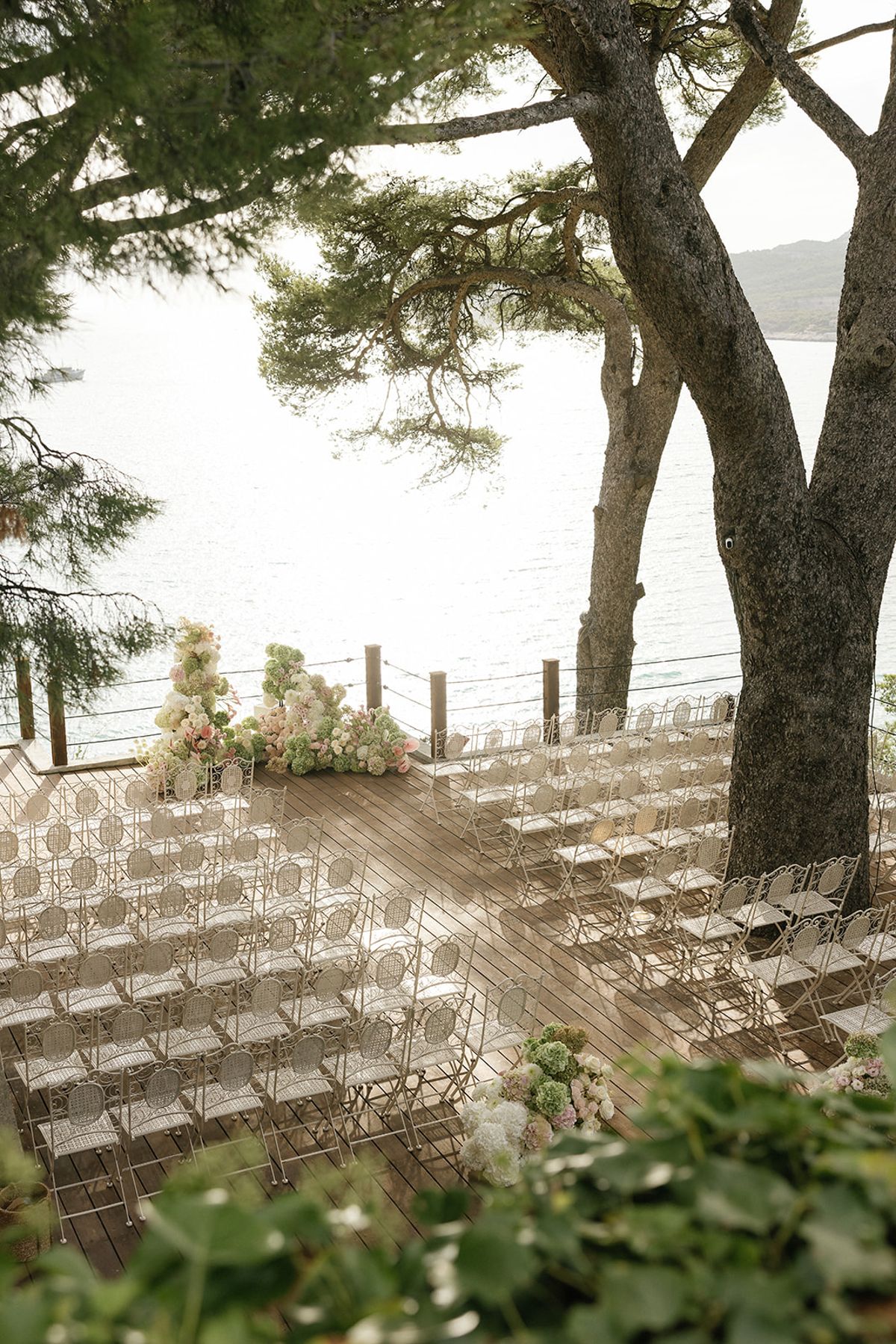 Styling and floral details at Domaine de Canaille, Cassis