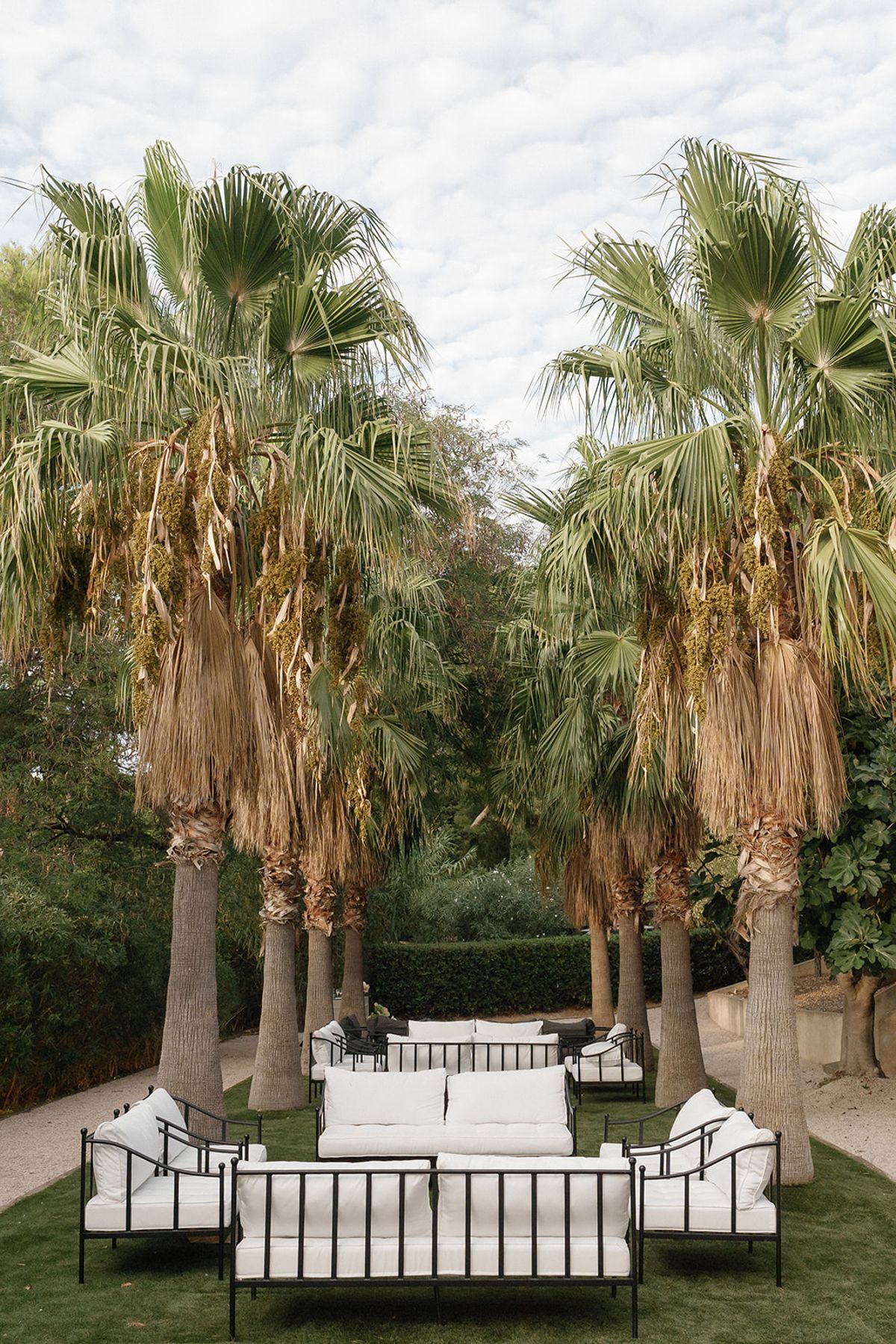 Styling and floral details at Domaine de Canaille, Cassis