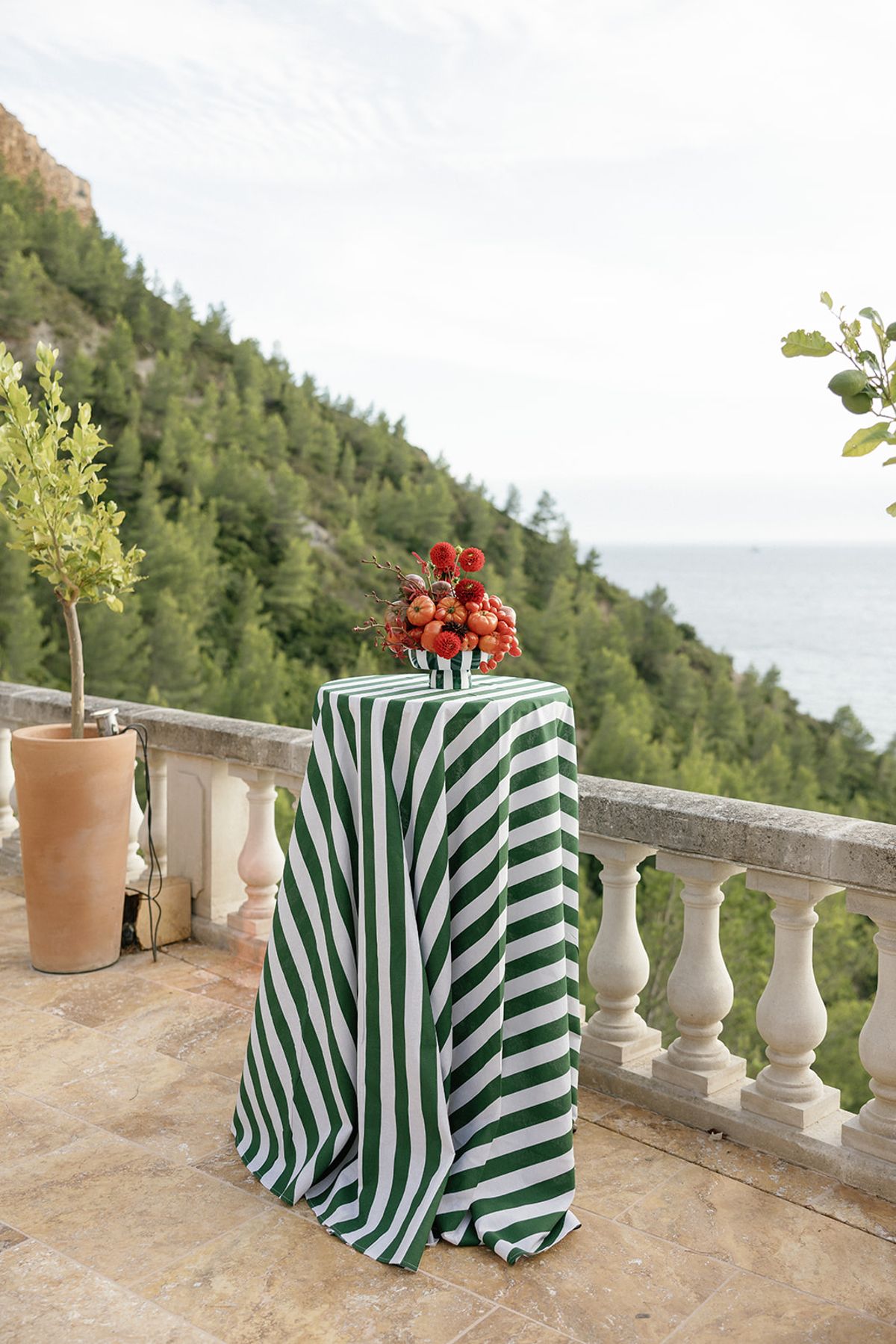 The wedding dinner overlooking the Mediterranean at Domaine de Canaille, Cassis