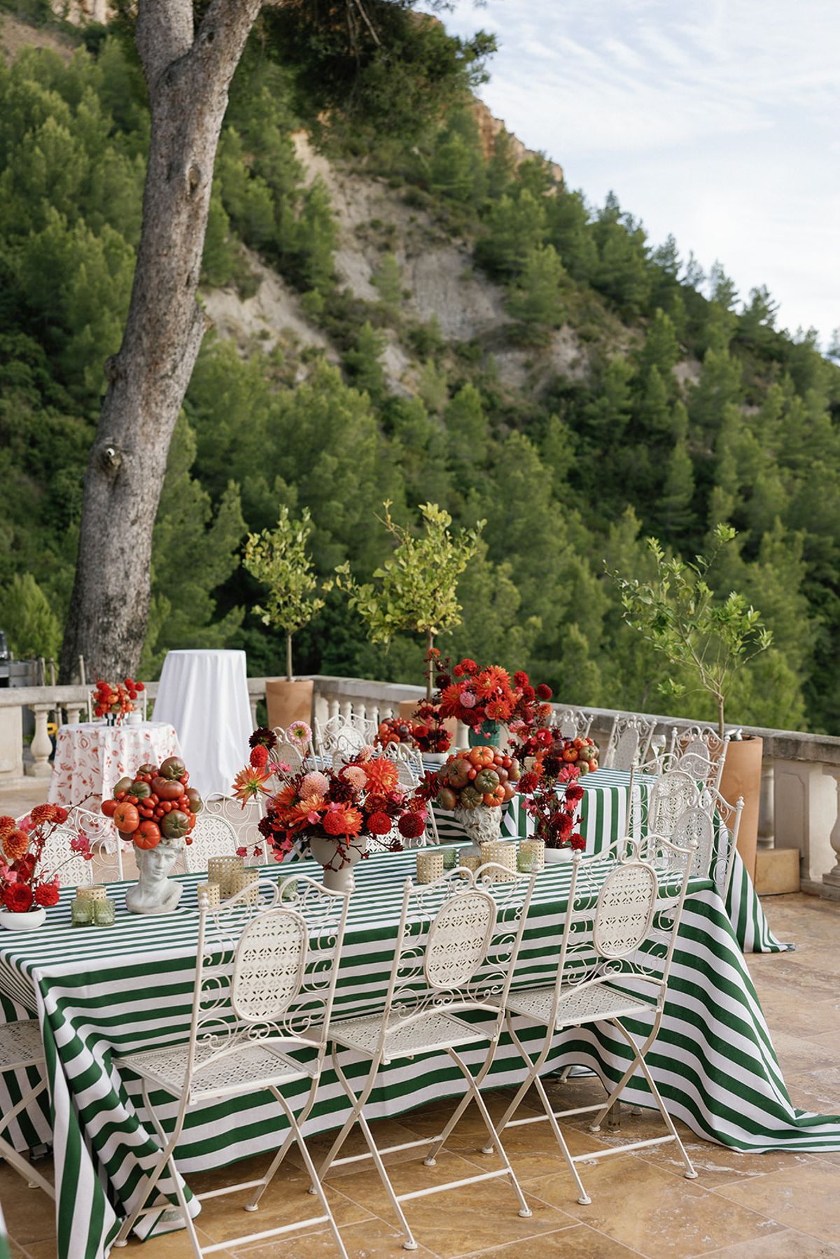 The wedding dinner overlooking the Mediterranean at Domaine de Canaille, Cassis